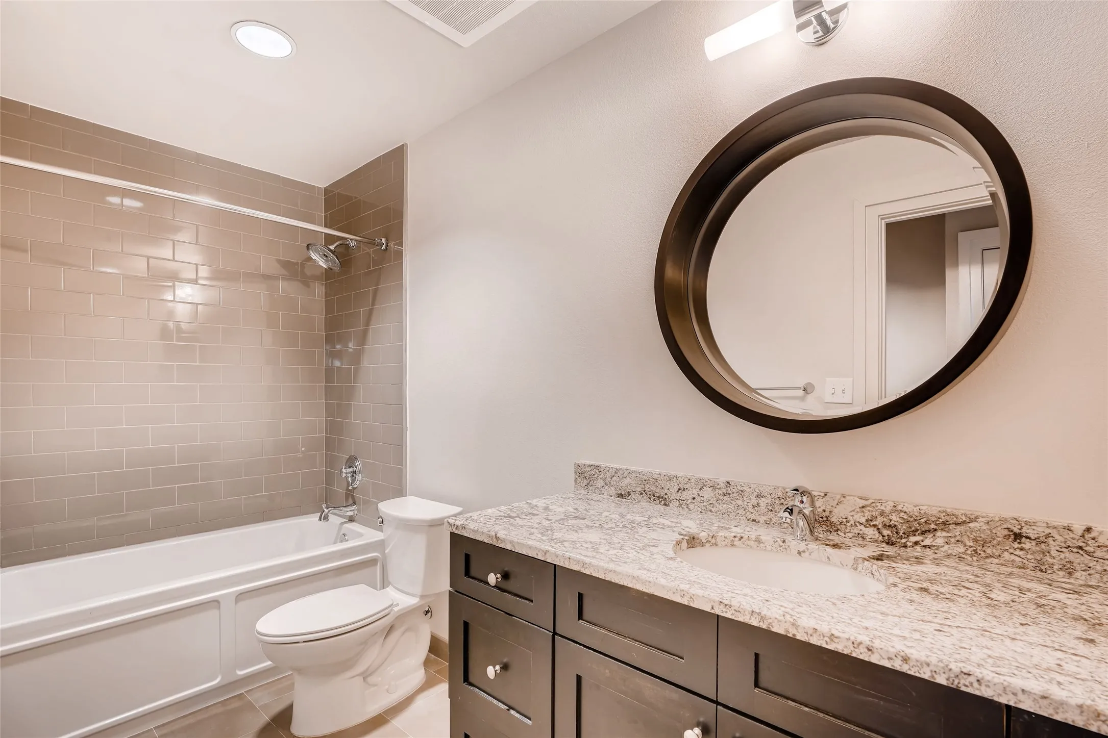 Apartment For Rent in Tarrant County , 1000 Lipscomb Street 304, Fort Worth, Texas 76104, 1 Bedroom, 1 Bathroom, Garage spaces, 823 Sqft, built in 2015, mls#21382557, Real Estate Agent in Fort Worth, Homes For Rent in Tarrant county, Homes For Rent in Fort Worth, Realtor in Fort Worth Texas, Real Estate Brokerage Independent Realty Texas, Luminita Cordes Realtor
