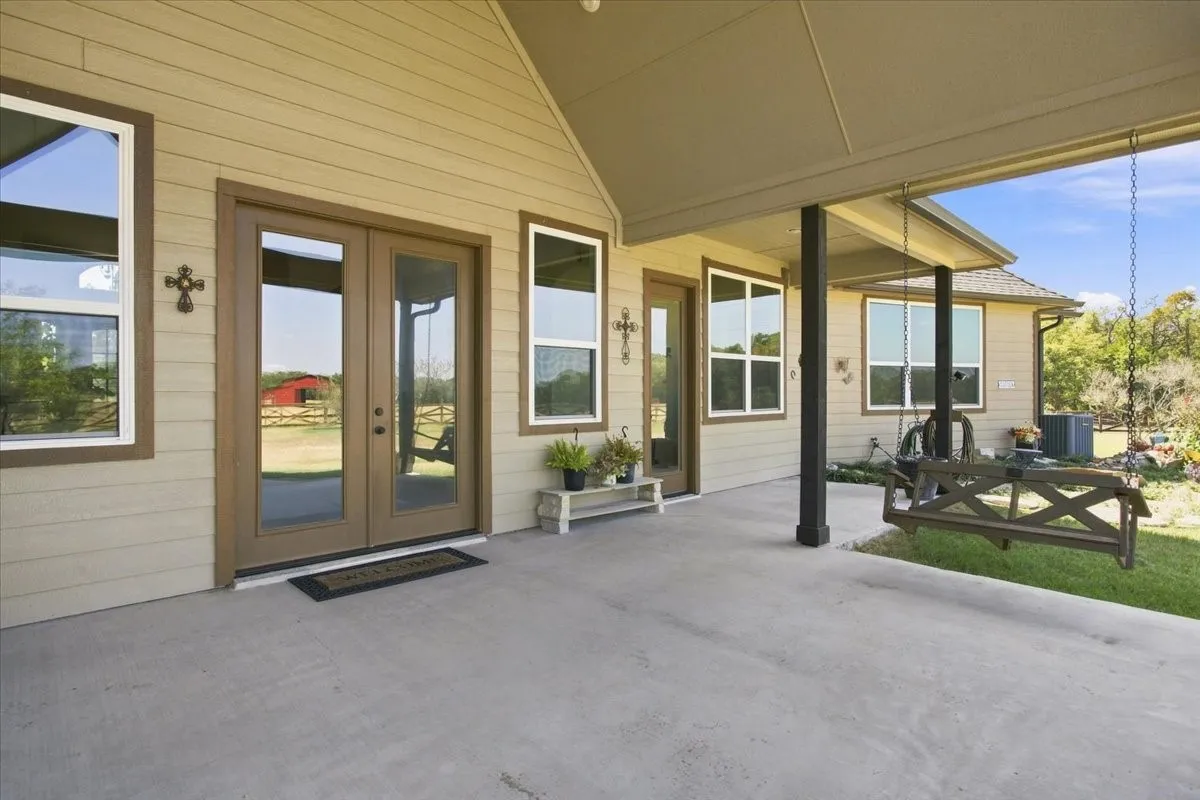 Single Family Residence For Sale in Hunt County , 4182 Hidden Meadow Drive, Quinlan, Texas 75474, 3 Bedroom, 3 Bathroom, 2 Garage spaces, 2,843 Sqft, built in 2018, mls#21379699, Real Estate Agent in Quinlan, Homes For Sale in Hunt county, Homes For Sale in Quinlan, Realtor in Quinlan Texas, Real Estate Brokerage Independent Realty Texas, Luminita Cordes Realtor