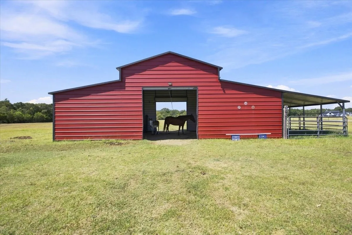 stable with lean to and water.