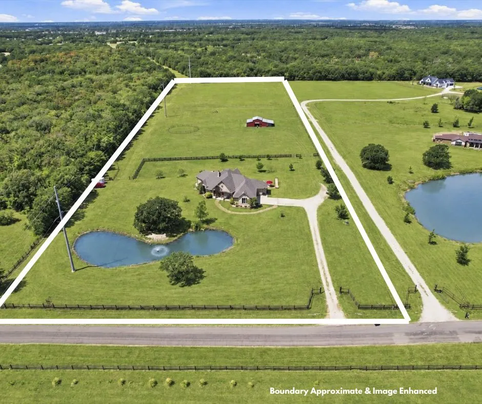 Single Family Residence For Sale in Hunt County , 4182 Hidden Meadow Drive, Quinlan, Texas 75474, 3 Bedroom, 3 Bathroom, 2 Garage spaces, 2,843 Sqft, built in 2018, mls#21379699, Real Estate Agent in Quinlan, Homes For Sale in Hunt county, Homes For Sale in Quinlan, Realtor in Quinlan Texas, Real Estate Brokerage Independent Realty Texas, Luminita Cordes Realtor
