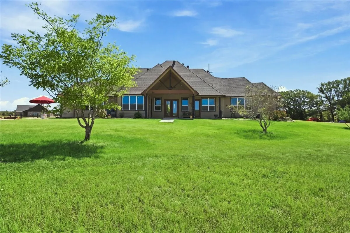 Single Family Residence For Sale in Hunt County , 4182 Hidden Meadow Drive, Quinlan, Texas 75474, 3 Bedroom, 3 Bathroom, 2 Garage spaces, 2,843 Sqft, built in 2018, mls#21379699, Real Estate Agent in Quinlan, Homes For Sale in Hunt county, Homes For Sale in Quinlan, Realtor in Quinlan Texas, Real Estate Brokerage Independent Realty Texas, Luminita Cordes Realtor