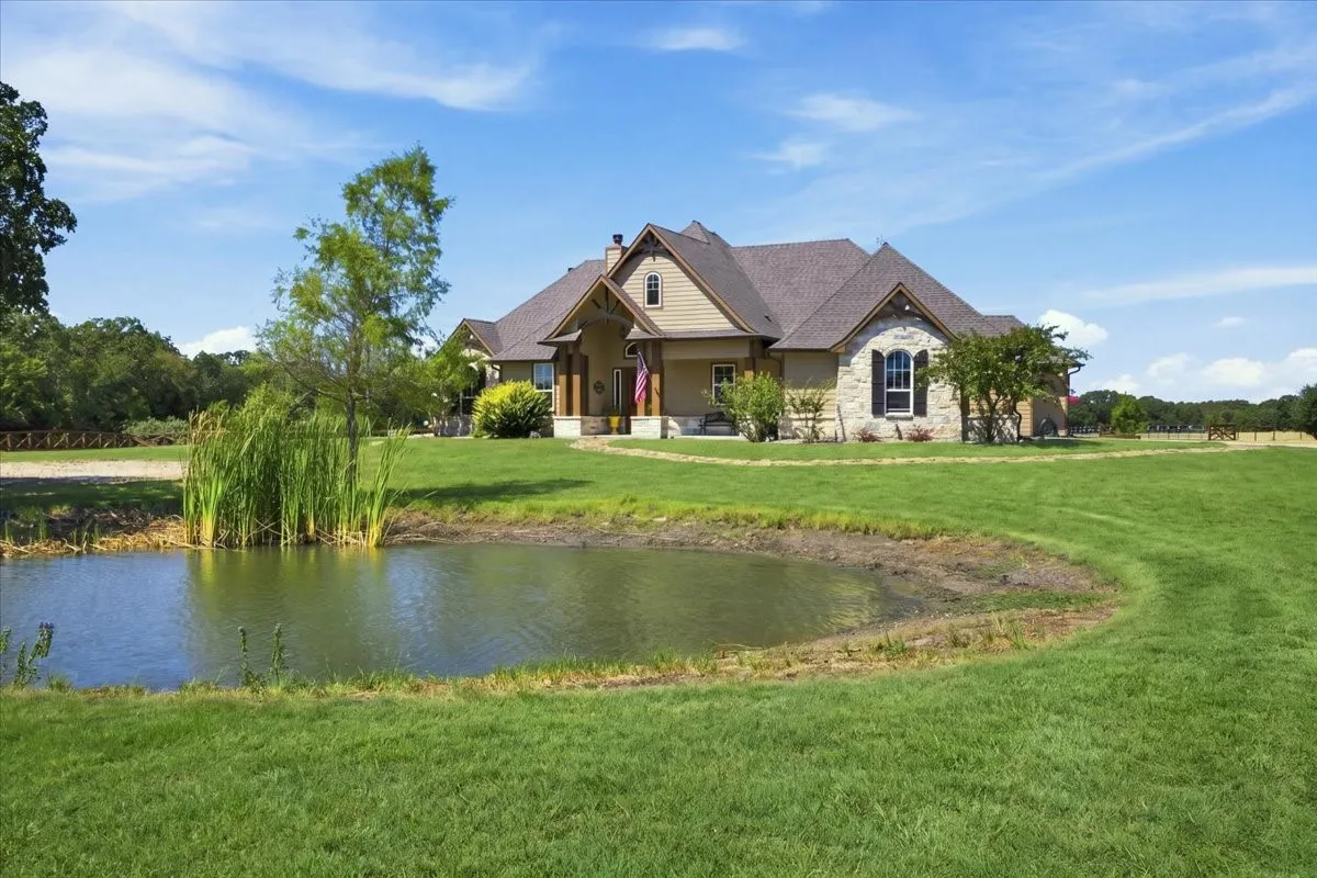 Single Family Residence For Sale in Hunt County , 4182 Hidden Meadow Drive, Quinlan, Texas 75474, 3 Bedroom, 3 Bathroom, 2 Garage spaces, 2,843 Sqft, built in 2018, mls#21379699, Real Estate Agent in Quinlan, Homes For Sale in Hunt county, Homes For Sale in Quinlan, Realtor in Quinlan Texas, Real Estate Brokerage Independent Realty Texas, Luminita Cordes Realtor