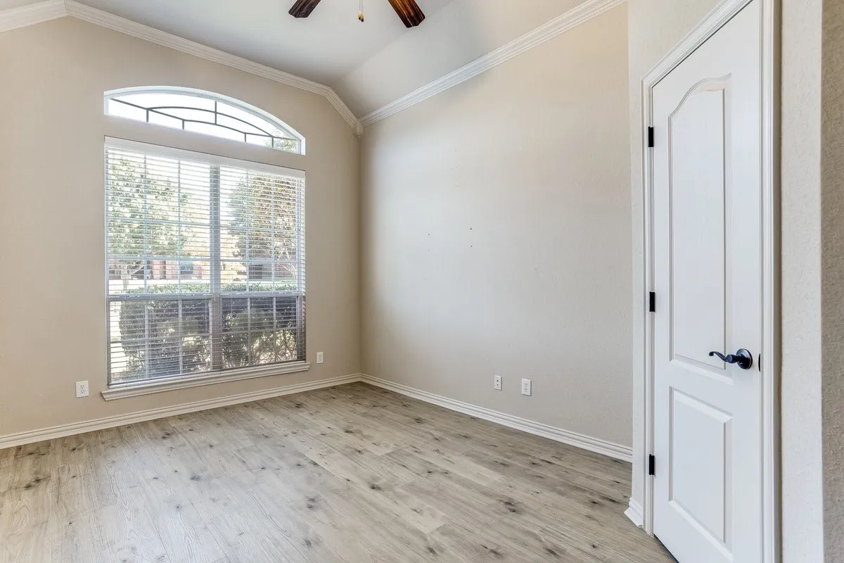 Single Family Residence For Sale in Johnson County , 315 Castle Hill Drive, Burleson, Texas 76028, 5 Bedroom, 3 Bathroom, 2 Garage spaces, 2,656 Sqft, built in 2006, mls#21382552, Real Estate Agent in Burleson, Homes For Sale in Johnson county, Homes For Sale in Burleson, Realtor in Burleson Texas, Real Estate Brokerage Independent Realty Texas, Luminita Cordes Realtor