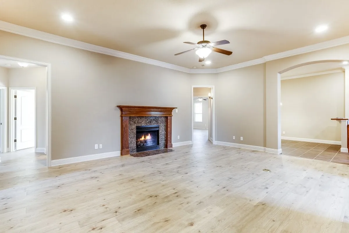 Single Family Residence For Sale in Johnson County , 315 Castle Hill Drive, Burleson, Texas 76028, 5 Bedroom, 3 Bathroom, 2 Garage spaces, 2,656 Sqft, built in 2006, mls#21382552, Real Estate Agent in Burleson, Homes For Sale in Johnson county, Homes For Sale in Burleson, Realtor in Burleson Texas, Real Estate Brokerage Independent Realty Texas, Luminita Cordes Realtor