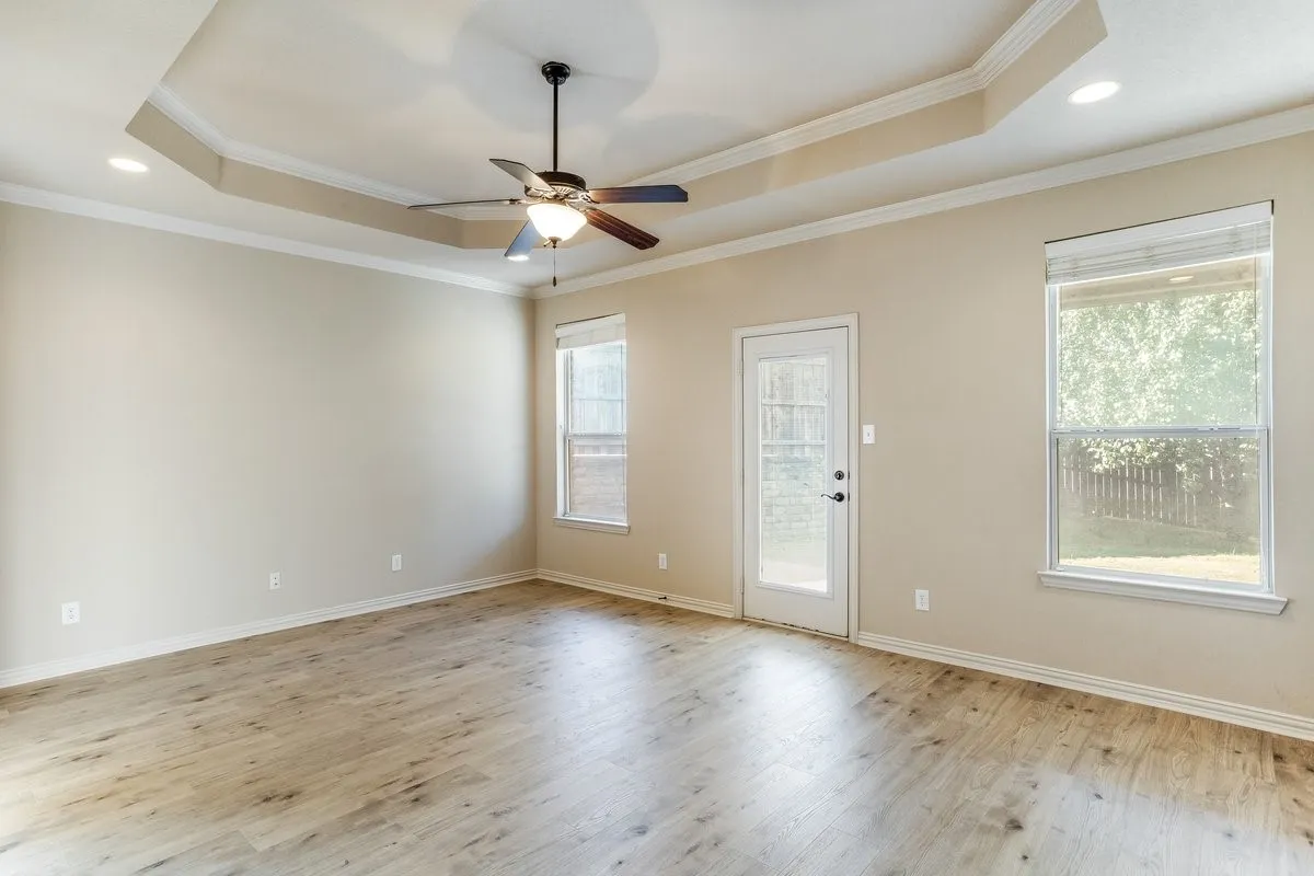 Single Family Residence For Sale in Johnson County , 315 Castle Hill Drive, Burleson, Texas 76028, 5 Bedroom, 3 Bathroom, 2 Garage spaces, 2,656 Sqft, built in 2006, mls#21382552, Real Estate Agent in Burleson, Homes For Sale in Johnson county, Homes For Sale in Burleson, Realtor in Burleson Texas, Real Estate Brokerage Independent Realty Texas, Luminita Cordes Realtor