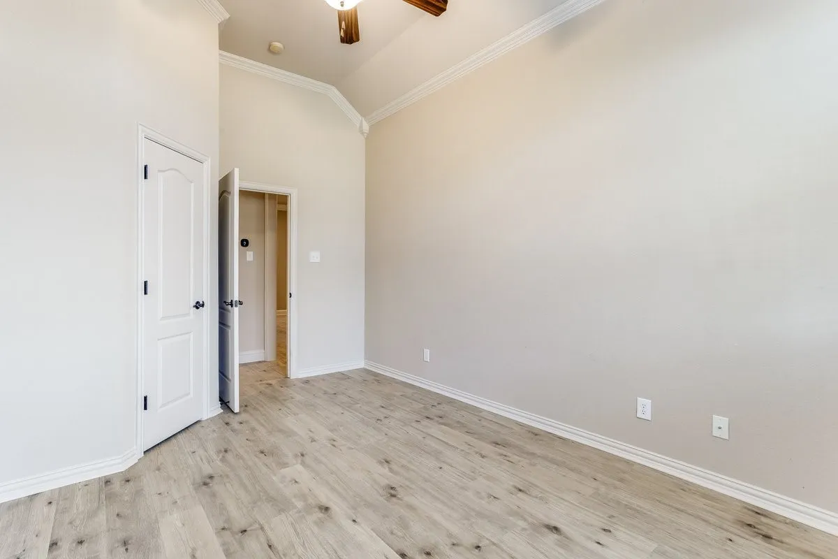 Single Family Residence For Sale in Johnson County , 315 Castle Hill Drive, Burleson, Texas 76028, 5 Bedroom, 3 Bathroom, 2 Garage spaces, 2,656 Sqft, built in 2006, mls#21382552, Real Estate Agent in Burleson, Homes For Sale in Johnson county, Homes For Sale in Burleson, Realtor in Burleson Texas, Real Estate Brokerage Independent Realty Texas, Luminita Cordes Realtor