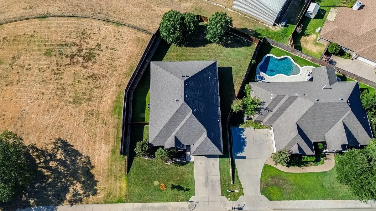Single Family Residence For Sale in Johnson County , 315 Castle Hill Drive, Burleson, Texas 76028, 5 Bedroom, 3 Bathroom, 2 Garage spaces, 2,656 Sqft, built in 2006, mls#21382552, Real Estate Agent in Burleson, Homes For Sale in Johnson county, Homes For Sale in Burleson, Realtor in Burleson Texas, Real Estate Brokerage Independent Realty Texas, Luminita Cordes Realtor