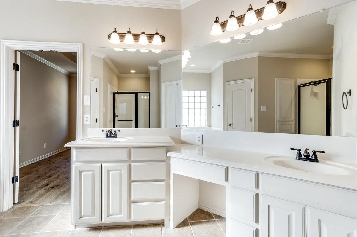 Single Family Residence For Sale in Johnson County , 315 Castle Hill Drive, Burleson, Texas 76028, 5 Bedroom, 3 Bathroom, 2 Garage spaces, 2,656 Sqft, built in 2006, mls#21382552, Real Estate Agent in Burleson, Homes For Sale in Johnson county, Homes For Sale in Burleson, Realtor in Burleson Texas, Real Estate Brokerage Independent Realty Texas, Luminita Cordes Realtor