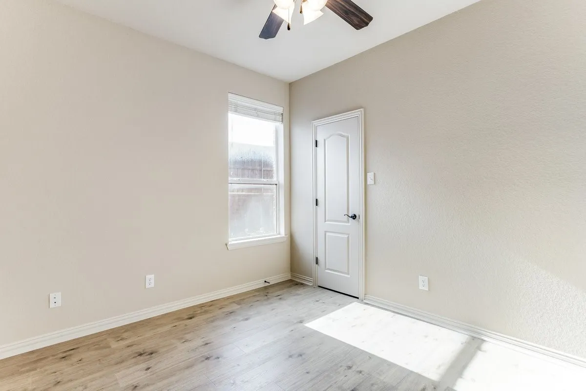 Single Family Residence For Sale in Johnson County , 315 Castle Hill Drive, Burleson, Texas 76028, 5 Bedroom, 3 Bathroom, 2 Garage spaces, 2,656 Sqft, built in 2006, mls#21382552, Real Estate Agent in Burleson, Homes For Sale in Johnson county, Homes For Sale in Burleson, Realtor in Burleson Texas, Real Estate Brokerage Independent Realty Texas, Luminita Cordes Realtor