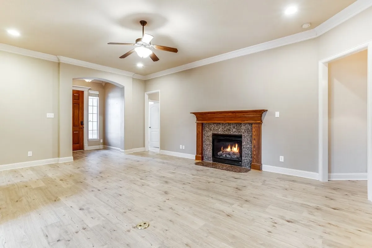 Single Family Residence For Sale in Johnson County , 315 Castle Hill Drive, Burleson, Texas 76028, 5 Bedroom, 3 Bathroom, 2 Garage spaces, 2,656 Sqft, built in 2006, mls#21382552, Real Estate Agent in Burleson, Homes For Sale in Johnson county, Homes For Sale in Burleson, Realtor in Burleson Texas, Real Estate Brokerage Independent Realty Texas, Luminita Cordes Realtor