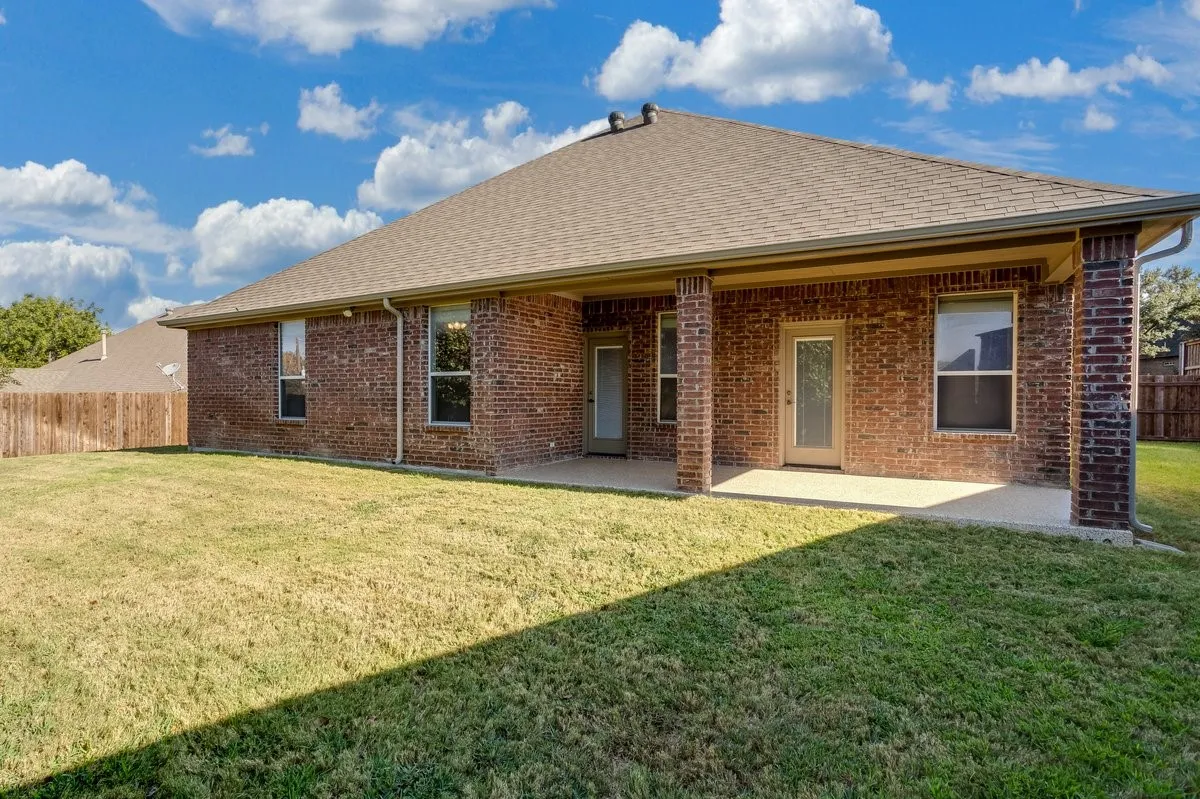 Single Family Residence For Sale in Johnson County , 315 Castle Hill Drive, Burleson, Texas 76028, 5 Bedroom, 3 Bathroom, 2 Garage spaces, 2,656 Sqft, built in 2006, mls#21382552, Real Estate Agent in Burleson, Homes For Sale in Johnson county, Homes For Sale in Burleson, Realtor in Burleson Texas, Real Estate Brokerage Independent Realty Texas, Luminita Cordes Realtor