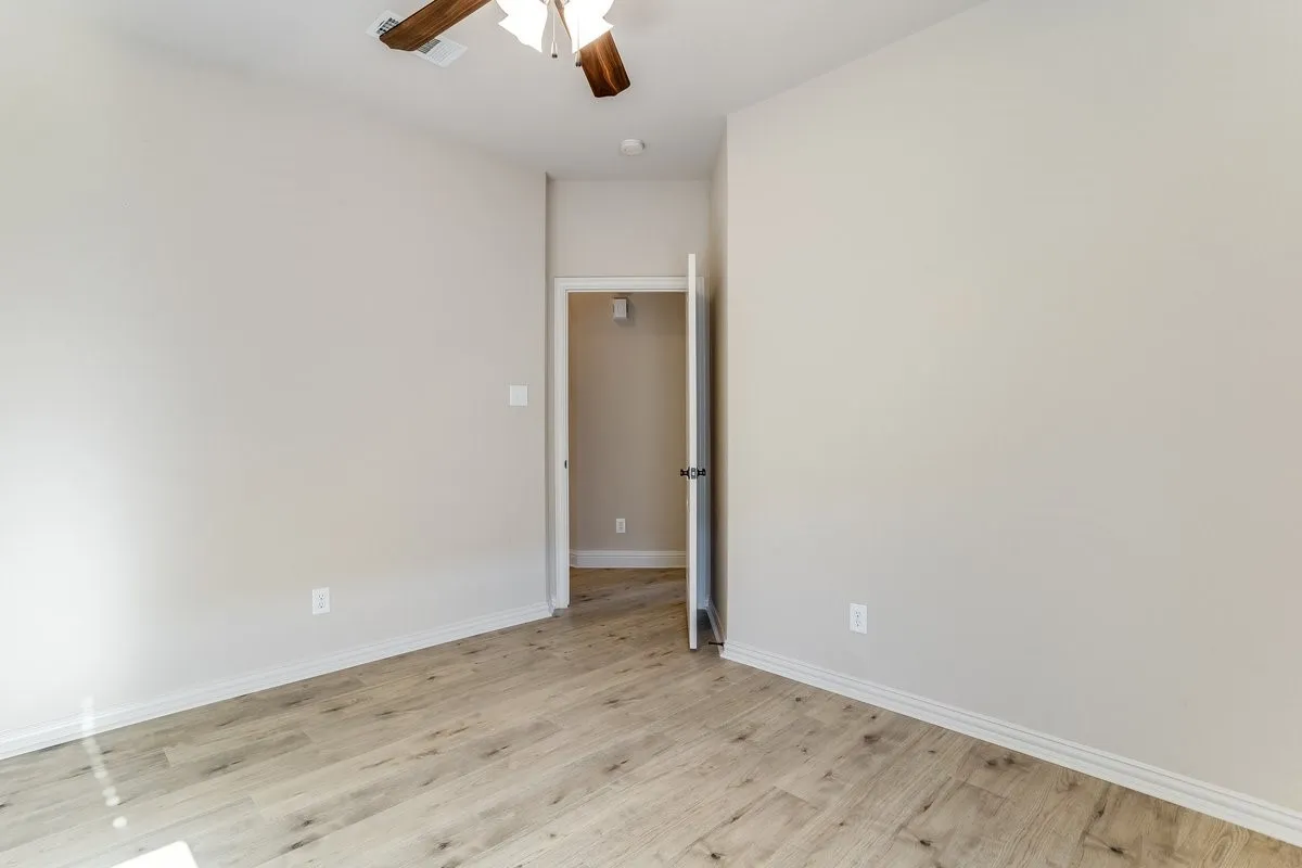 Single Family Residence For Sale in Johnson County , 315 Castle Hill Drive, Burleson, Texas 76028, 5 Bedroom, 3 Bathroom, 2 Garage spaces, 2,656 Sqft, built in 2006, mls#21382552, Real Estate Agent in Burleson, Homes For Sale in Johnson county, Homes For Sale in Burleson, Realtor in Burleson Texas, Real Estate Brokerage Independent Realty Texas, Luminita Cordes Realtor