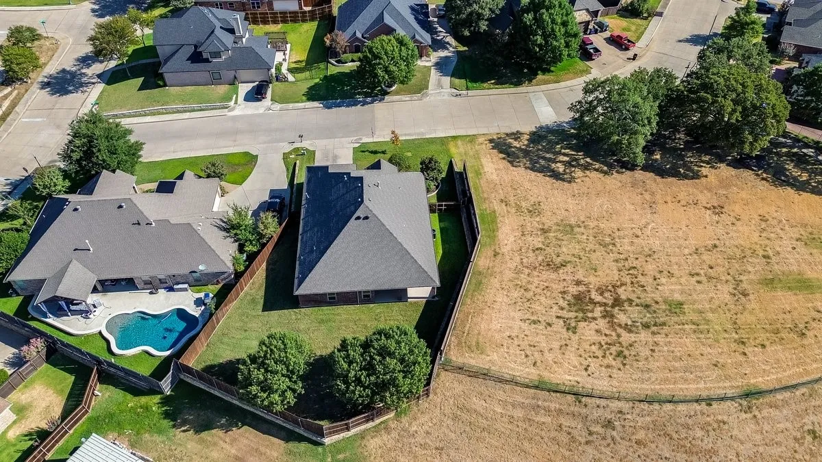 Single Family Residence For Sale in Johnson County , 315 Castle Hill Drive, Burleson, Texas 76028, 5 Bedroom, 3 Bathroom, 2 Garage spaces, 2,656 Sqft, built in 2006, mls#21382552, Real Estate Agent in Burleson, Homes For Sale in Johnson county, Homes For Sale in Burleson, Realtor in Burleson Texas, Real Estate Brokerage Independent Realty Texas, Luminita Cordes Realtor