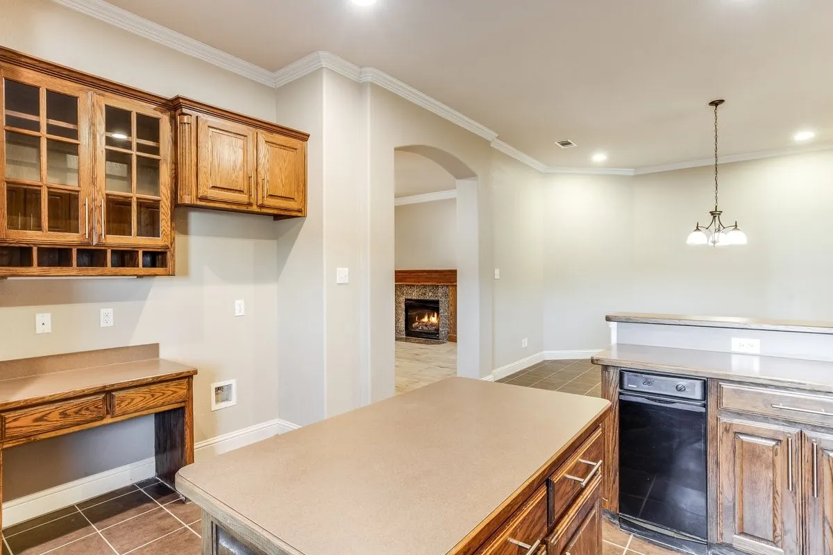 Single Family Residence For Sale in Johnson County , 315 Castle Hill Drive, Burleson, Texas 76028, 5 Bedroom, 3 Bathroom, 2 Garage spaces, 2,656 Sqft, built in 2006, mls#21382552, Real Estate Agent in Burleson, Homes For Sale in Johnson county, Homes For Sale in Burleson, Realtor in Burleson Texas, Real Estate Brokerage Independent Realty Texas, Luminita Cordes Realtor