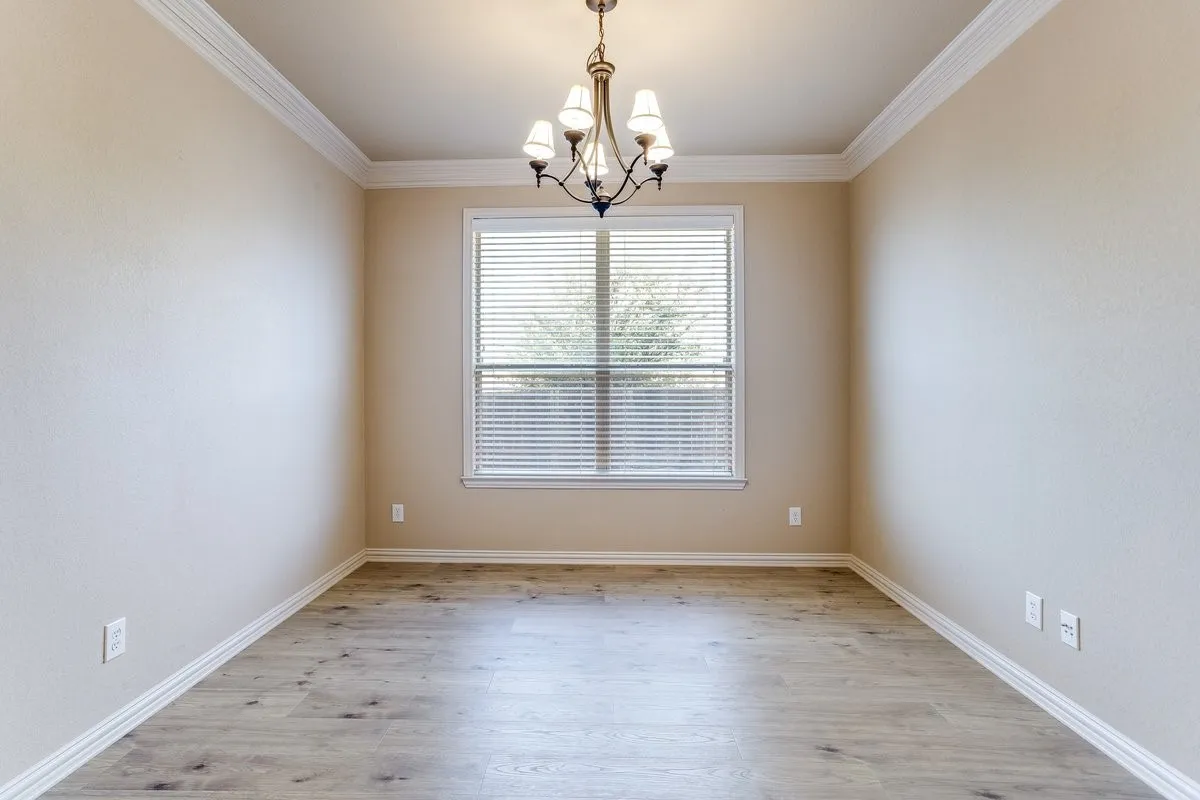 Single Family Residence For Sale in Johnson County , 315 Castle Hill Drive, Burleson, Texas 76028, 5 Bedroom, 3 Bathroom, 2 Garage spaces, 2,656 Sqft, built in 2006, mls#21382552, Real Estate Agent in Burleson, Homes For Sale in Johnson county, Homes For Sale in Burleson, Realtor in Burleson Texas, Real Estate Brokerage Independent Realty Texas, Luminita Cordes Realtor