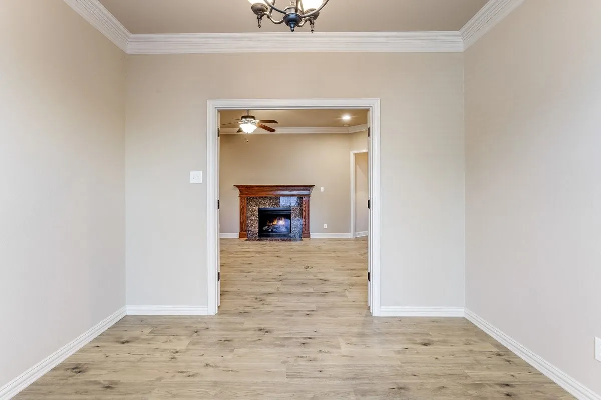 Single Family Residence For Sale in Johnson County , 315 Castle Hill Drive, Burleson, Texas 76028, 5 Bedroom, 3 Bathroom, 2 Garage spaces, 2,656 Sqft, built in 2006, mls#21382552, Real Estate Agent in Burleson, Homes For Sale in Johnson county, Homes For Sale in Burleson, Realtor in Burleson Texas, Real Estate Brokerage Independent Realty Texas, Luminita Cordes Realtor