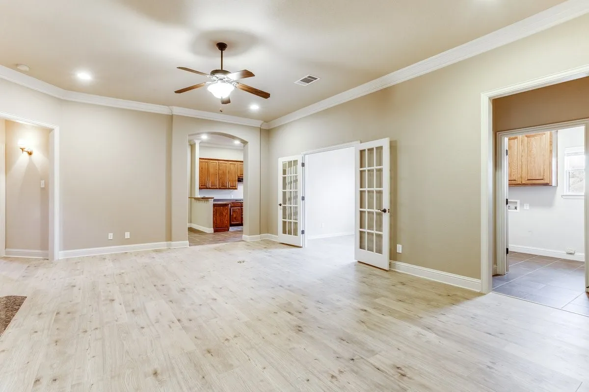 Single Family Residence For Sale in Johnson County , 315 Castle Hill Drive, Burleson, Texas 76028, 5 Bedroom, 3 Bathroom, 2 Garage spaces, 2,656 Sqft, built in 2006, mls#21382552, Real Estate Agent in Burleson, Homes For Sale in Johnson county, Homes For Sale in Burleson, Realtor in Burleson Texas, Real Estate Brokerage Independent Realty Texas, Luminita Cordes Realtor