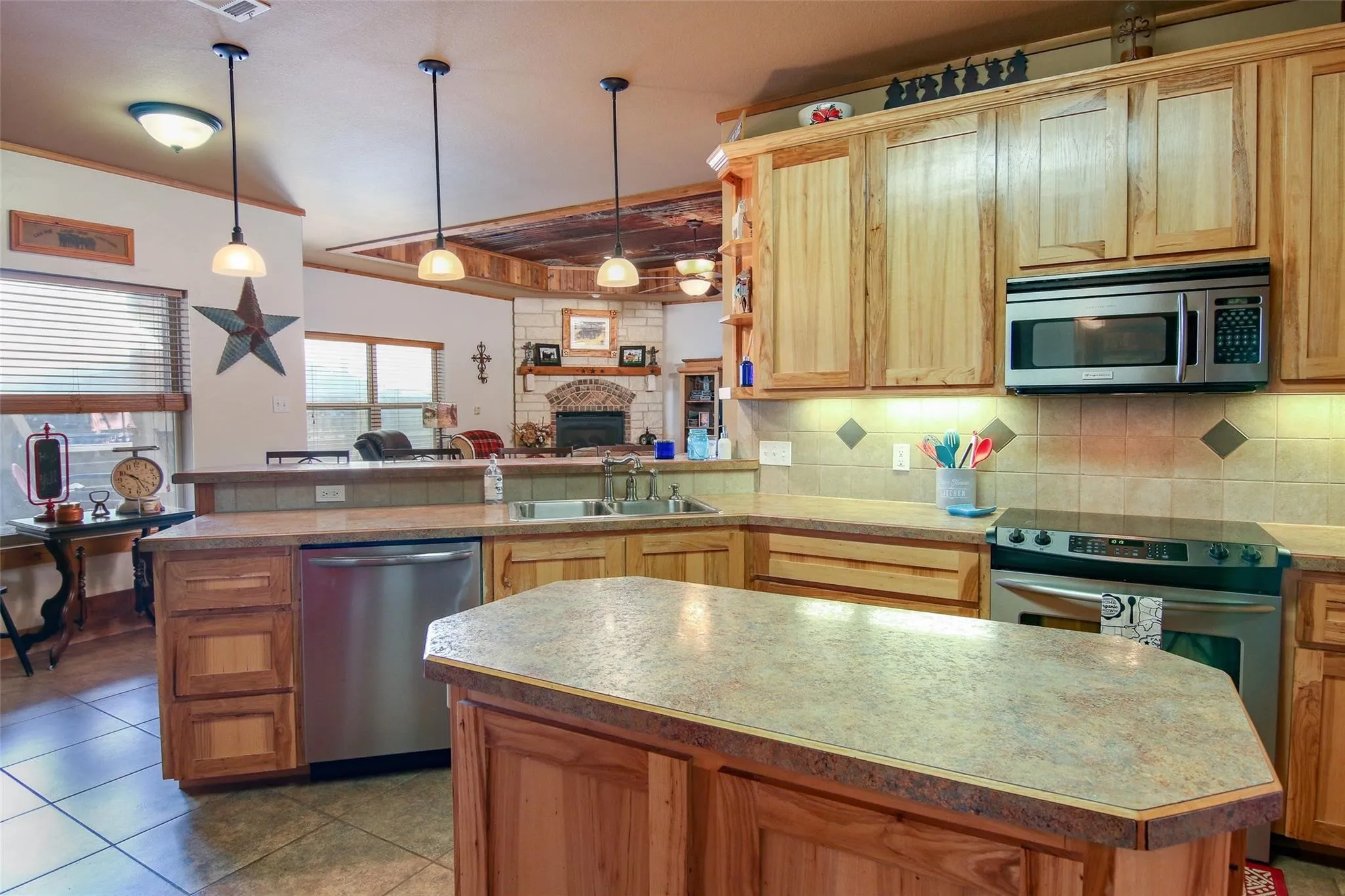 Farm For Rent in Grayson County , 7158 Luella Road, Sherman, Texas 75090, 4 Bedroom, 3 Bathroom, Garage spaces, 2,424 Sqft, built in 2008, mls#21382561, Real Estate Agent in Sherman, Homes For Rent in Grayson county, Homes For Rent in Sherman, Realtor in Sherman Texas, Real Estate Brokerage Independent Realty Texas, Luminita Cordes Realtor