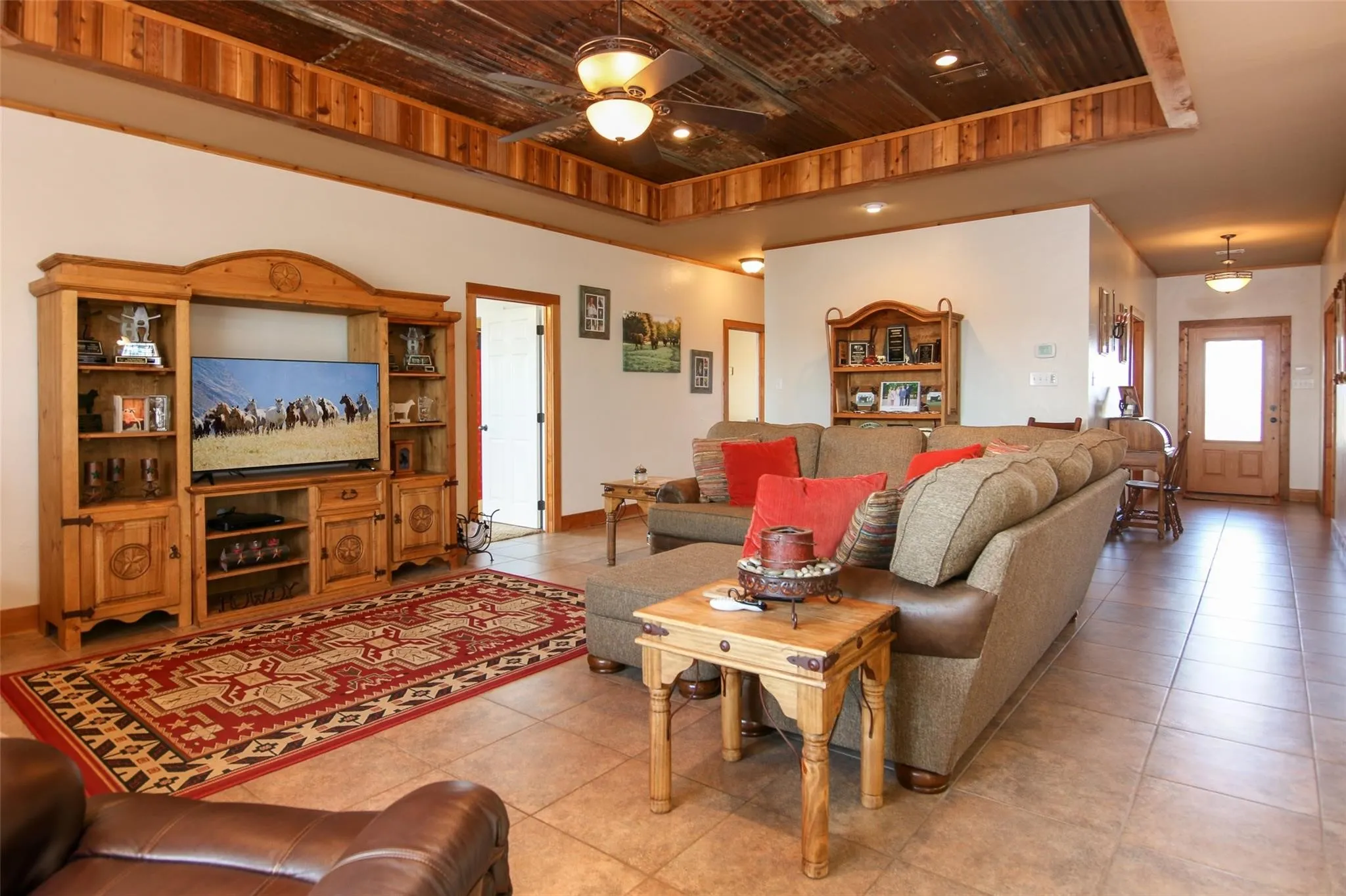 Farm For Rent in Grayson County , 7158 Luella Road, Sherman, Texas 75090, 4 Bedroom, 3 Bathroom, Garage spaces, 2,424 Sqft, built in 2008, mls#21382561, Real Estate Agent in Sherman, Homes For Rent in Grayson county, Homes For Rent in Sherman, Realtor in Sherman Texas, Real Estate Brokerage Independent Realty Texas, Luminita Cordes Realtor