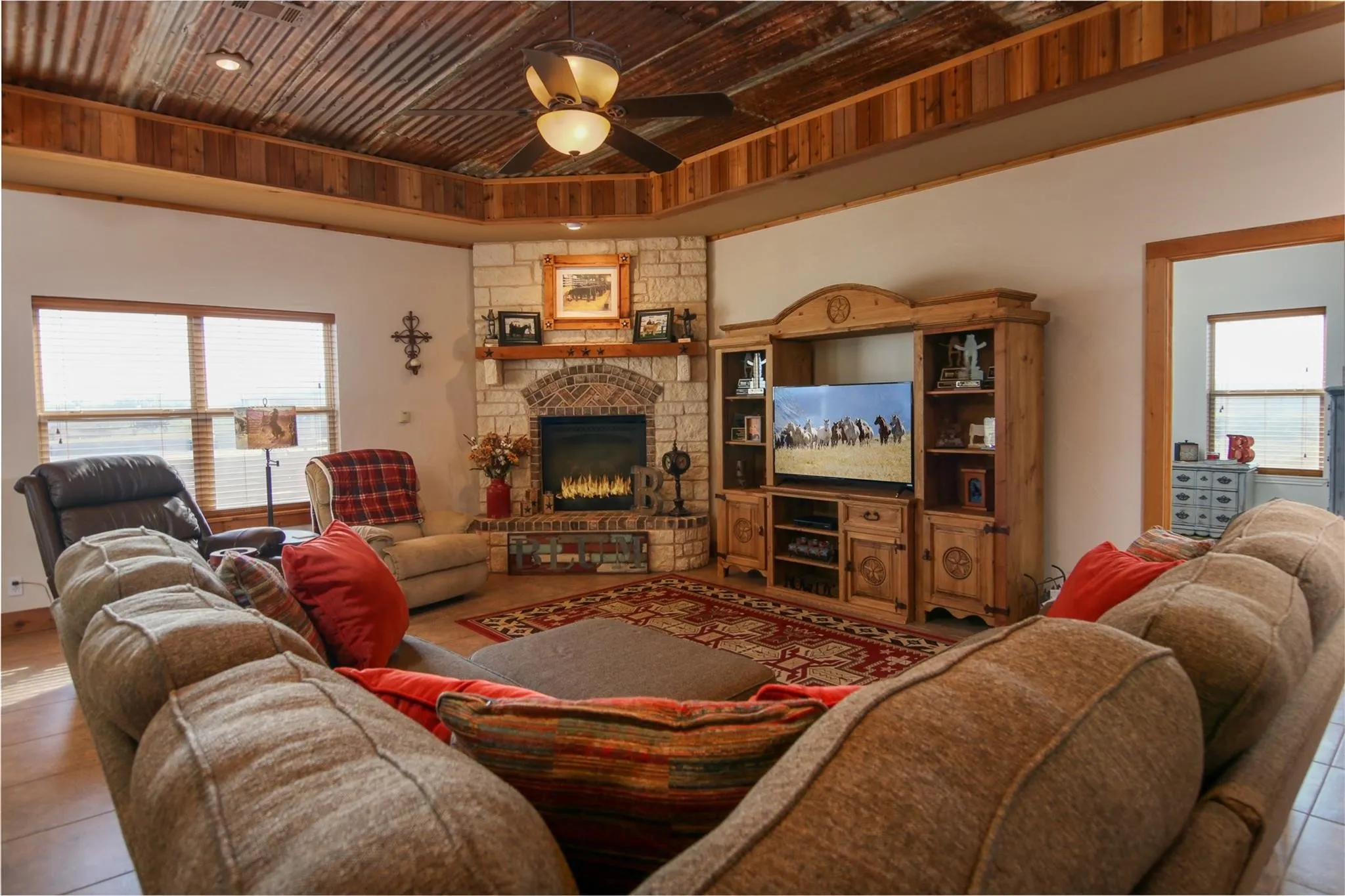 Farm For Rent in Grayson County , 7158 Luella Road, Sherman, Texas 75090, 4 Bedroom, 3 Bathroom, Garage spaces, 2,424 Sqft, built in 2008, mls#21382561, Real Estate Agent in Sherman, Homes For Rent in Grayson county, Homes For Rent in Sherman, Realtor in Sherman Texas, Real Estate Brokerage Independent Realty Texas, Luminita Cordes Realtor