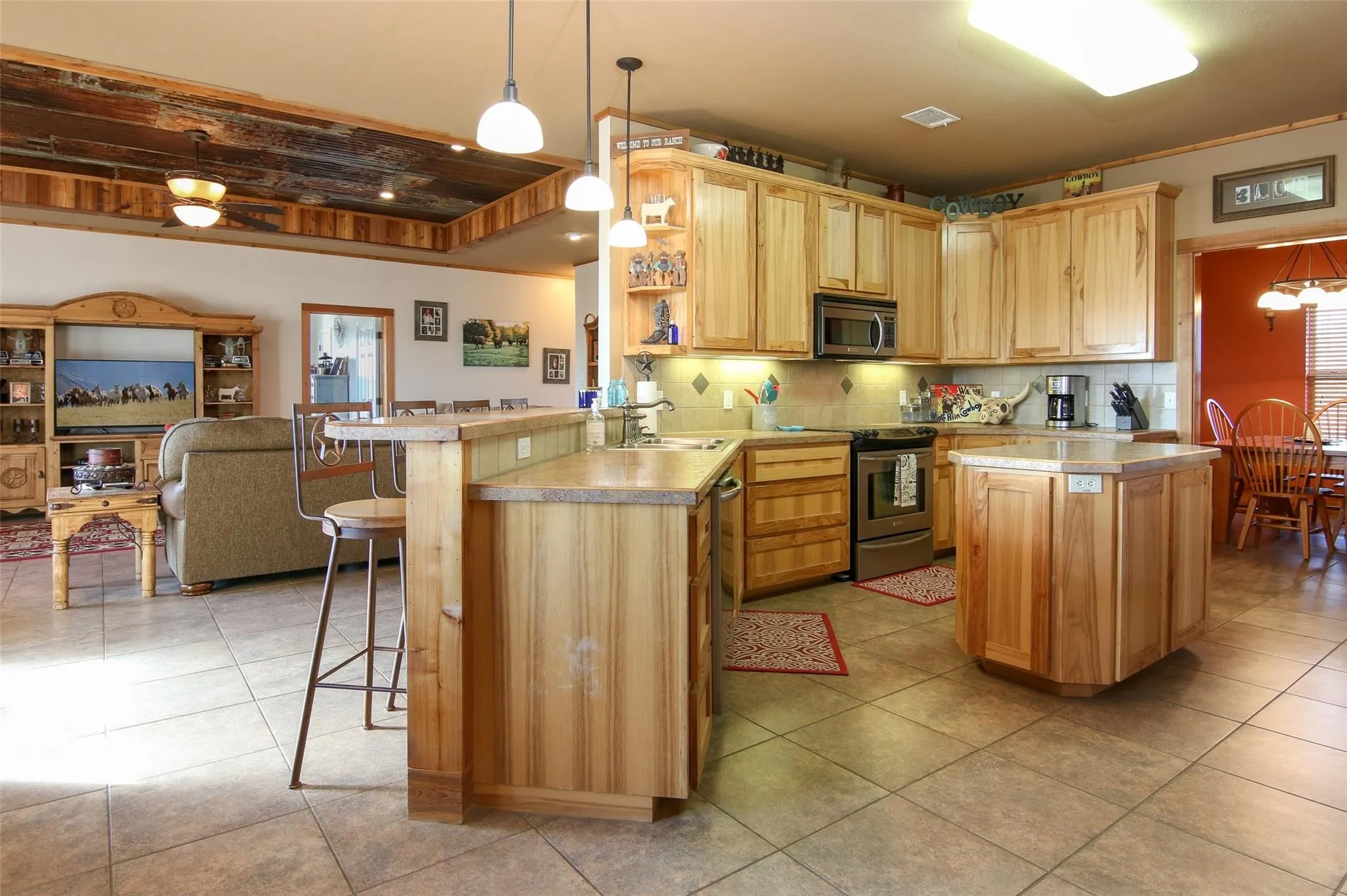 Farm For Rent in Grayson County , 7158 Luella Road, Sherman, Texas 75090, 4 Bedroom, 3 Bathroom, Garage spaces, 2,424 Sqft, built in 2008, mls#21382561, Real Estate Agent in Sherman, Homes For Rent in Grayson county, Homes For Rent in Sherman, Realtor in Sherman Texas, Real Estate Brokerage Independent Realty Texas, Luminita Cordes Realtor