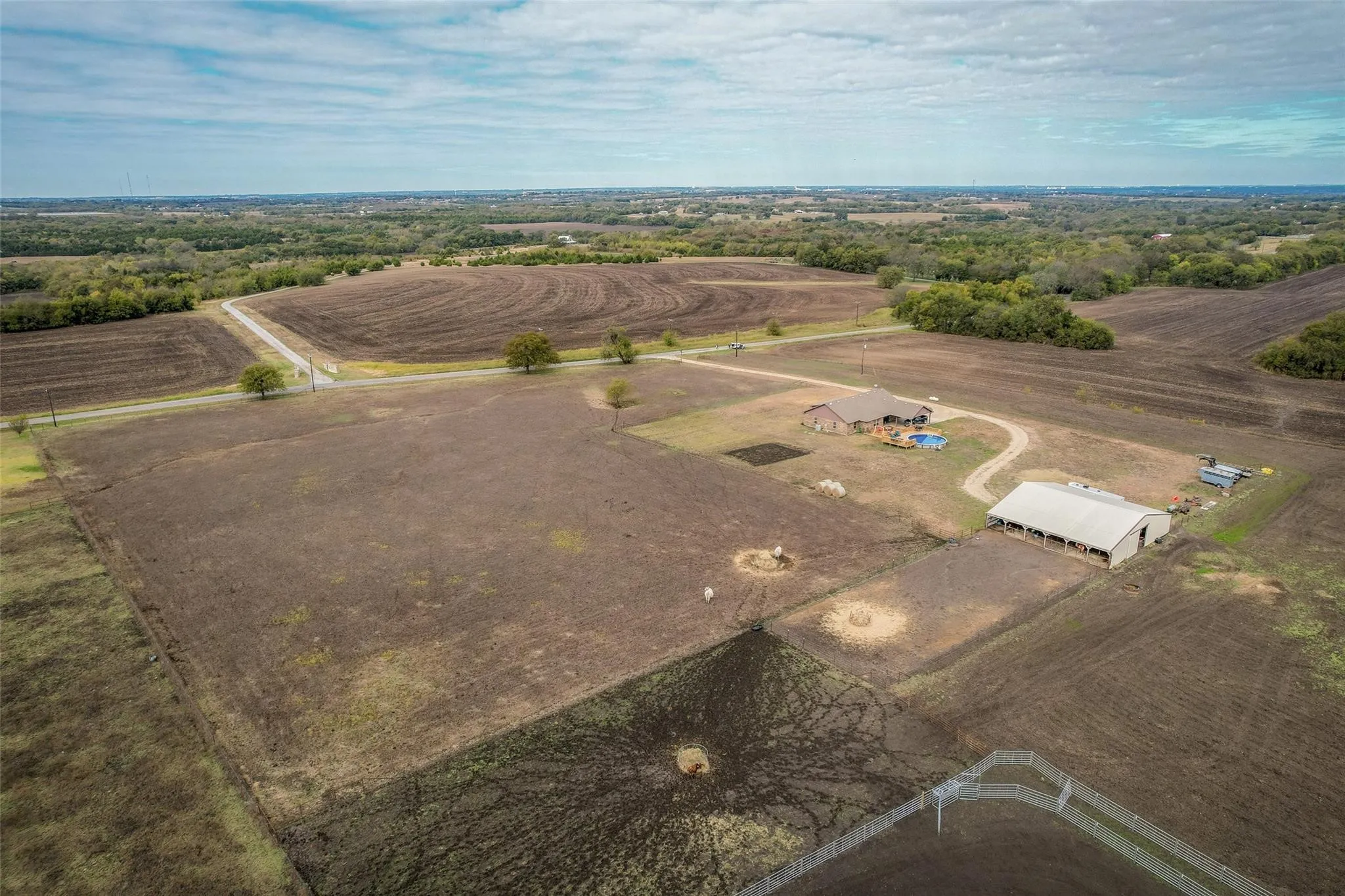 Farm For Rent in Grayson County , 7158 Luella Road, Sherman, Texas 75090, 4 Bedroom, 3 Bathroom, Garage spaces, 2,424 Sqft, built in 2008, mls#21382561, Real Estate Agent in Sherman, Homes For Rent in Grayson county, Homes For Rent in Sherman, Realtor in Sherman Texas, Real Estate Brokerage Independent Realty Texas, Luminita Cordes Realtor