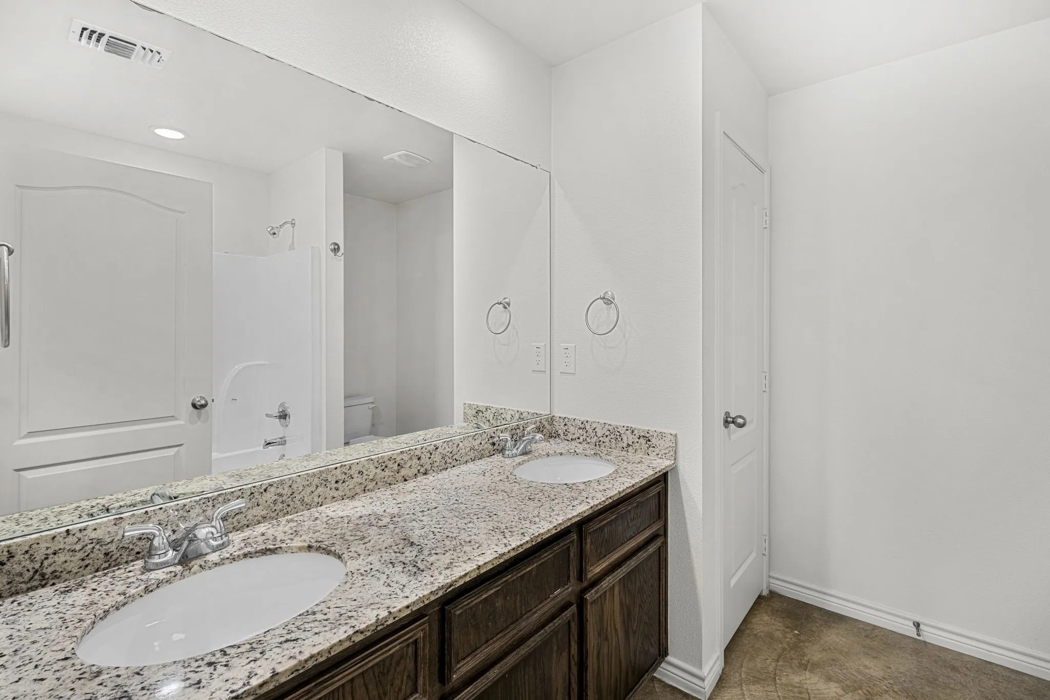 Duplex For Rent in Bell County , 6011 Amelia Earhart Boulevard B, Killeen, Texas 76543, 3 Bedroom, 2 Bathroom, 1 Garage spaces, 1,300 Sqft, built in 2020, mls#21382566, Real Estate Agent in Killeen, Homes For Rent in Bell county, Homes For Rent in Killeen, Realtor in Killeen Texas, Real Estate Brokerage Independent Realty Texas, Luminita Cordes Realtor