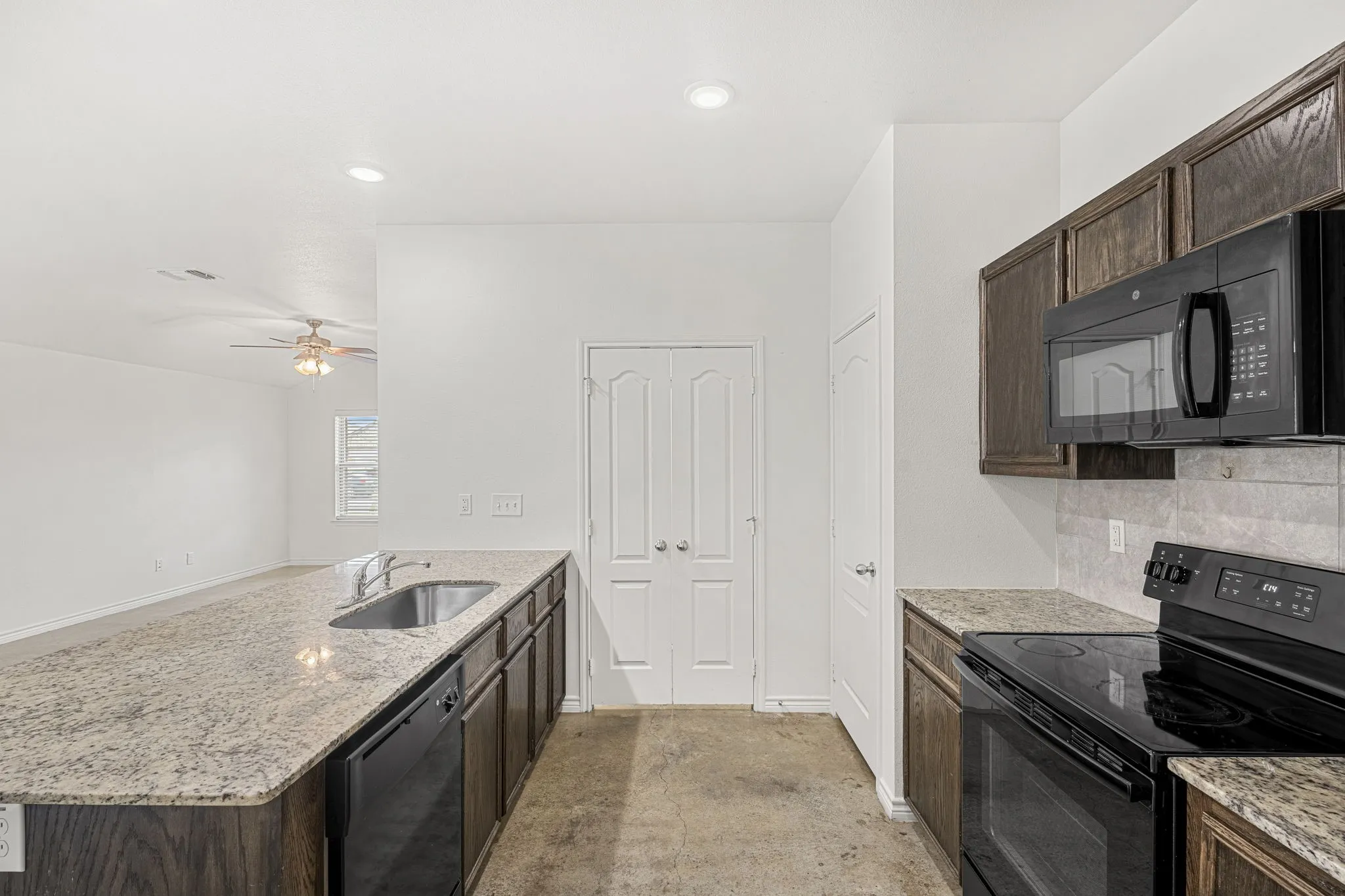 Duplex For Rent in Bell County , 6011 Amelia Earhart Boulevard B, Killeen, Texas 76543, 3 Bedroom, 2 Bathroom, 1 Garage spaces, 1,300 Sqft, built in 2020, mls#21382566, Real Estate Agent in Killeen, Homes For Rent in Bell county, Homes For Rent in Killeen, Realtor in Killeen Texas, Real Estate Brokerage Independent Realty Texas, Luminita Cordes Realtor