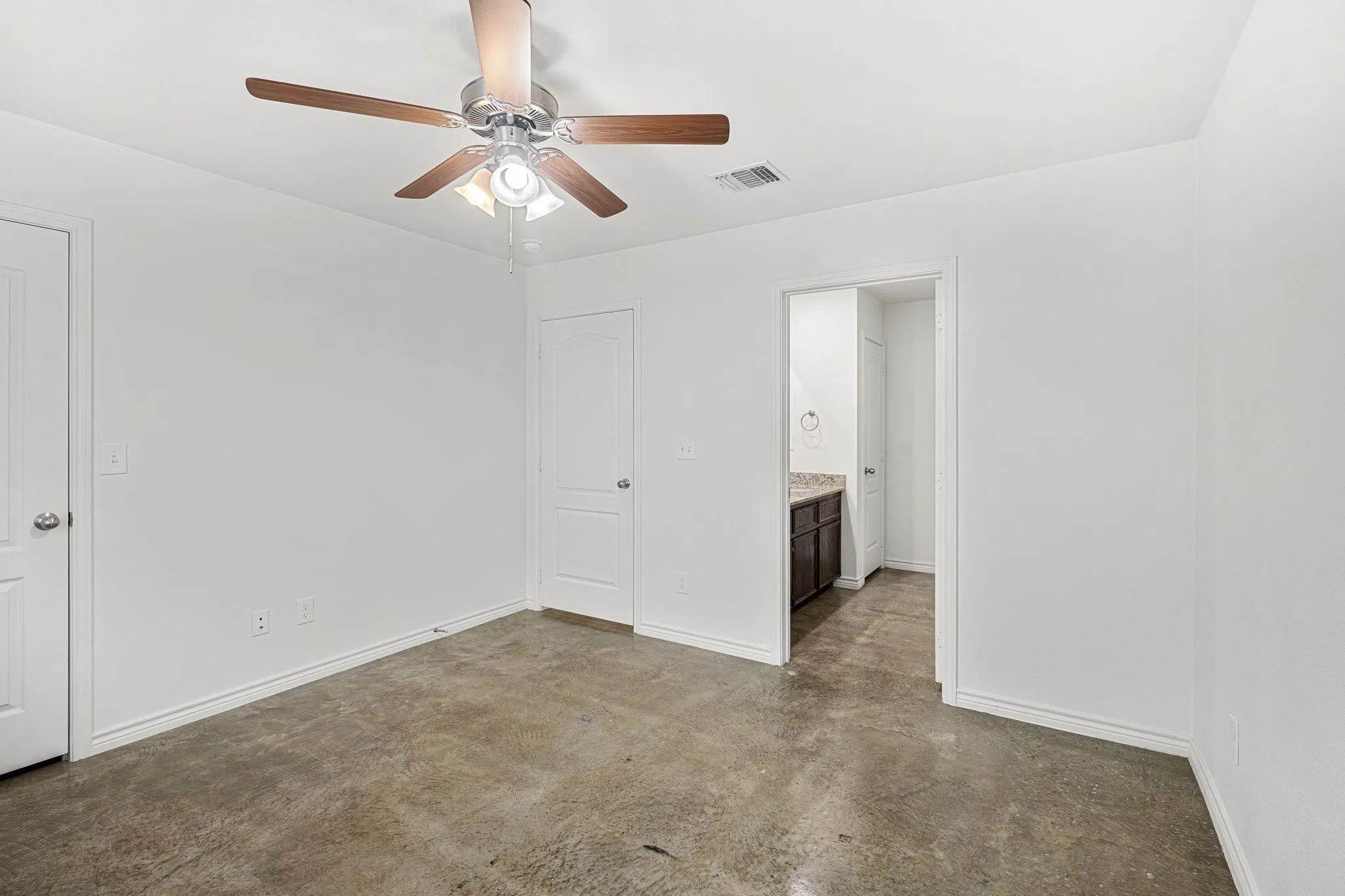 Duplex For Rent in Bell County , 6011 Amelia Earhart Boulevard B, Killeen, Texas 76543, 3 Bedroom, 2 Bathroom, 1 Garage spaces, 1,300 Sqft, built in 2020, mls#21382566, Real Estate Agent in Killeen, Homes For Rent in Bell county, Homes For Rent in Killeen, Realtor in Killeen Texas, Real Estate Brokerage Independent Realty Texas, Luminita Cordes Realtor