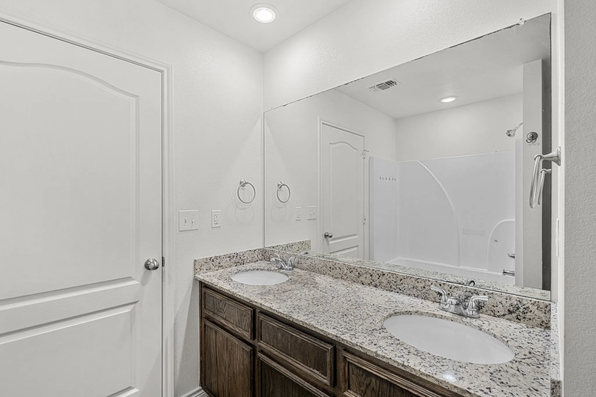 Duplex For Rent in Bell County , 6011 Amelia Earhart Boulevard B, Killeen, Texas 76543, 3 Bedroom, 2 Bathroom, 1 Garage spaces, 1,300 Sqft, built in 2020, mls#21382566, Real Estate Agent in Killeen, Homes For Rent in Bell county, Homes For Rent in Killeen, Realtor in Killeen Texas, Real Estate Brokerage Independent Realty Texas, Luminita Cordes Realtor