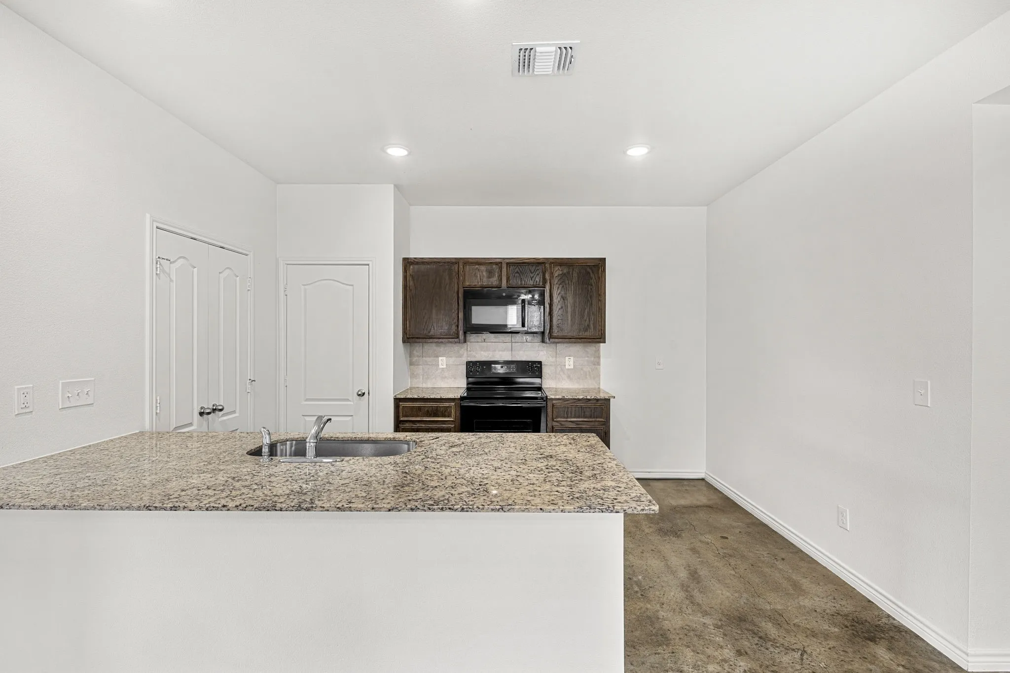 Duplex For Rent in Bell County , 6011 Amelia Earhart Boulevard B, Killeen, Texas 76543, 3 Bedroom, 2 Bathroom, 1 Garage spaces, 1,300 Sqft, built in 2020, mls#21382566, Real Estate Agent in Killeen, Homes For Rent in Bell county, Homes For Rent in Killeen, Realtor in Killeen Texas, Real Estate Brokerage Independent Realty Texas, Luminita Cordes Realtor