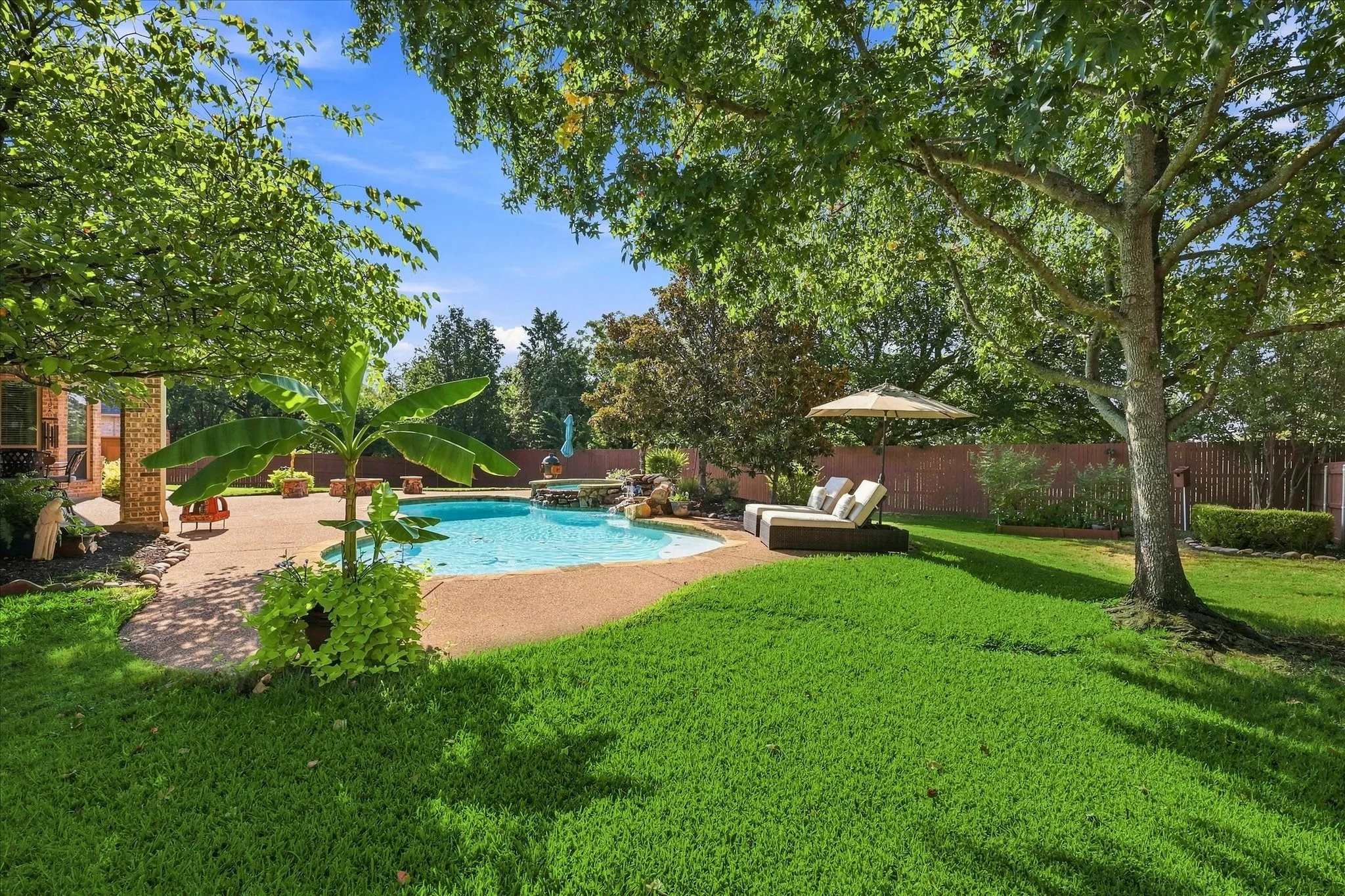 Single Family Residence For Sale in Tarrant County , 2308 Ember Woods Drive, Keller, Texas 76262, 4 Bedroom, 4 Bathroom, 3 Garage spaces, 4,682 Sqft, built in 2004, mls#21379995, Real Estate Agent in Keller, Homes For Sale in Tarrant county, Homes For Sale in Keller, Realtor in Keller Texas, Real Estate Brokerage Independent Realty Texas, Luminita Cordes Realtor