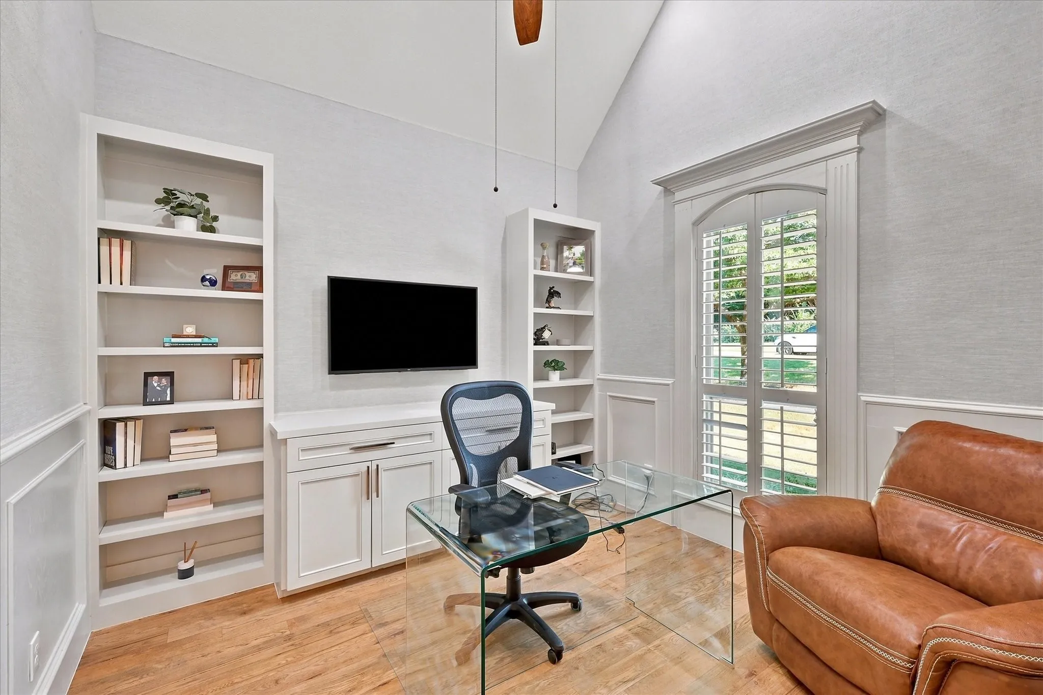 Single Family Residence For Sale in Tarrant County , 2308 Ember Woods Drive, Keller, Texas 76262, 4 Bedroom, 4 Bathroom, 3 Garage spaces, 4,682 Sqft, built in 2004, mls#21379995, Real Estate Agent in Keller, Homes For Sale in Tarrant county, Homes For Sale in Keller, Realtor in Keller Texas, Real Estate Brokerage Independent Realty Texas, Luminita Cordes Realtor
