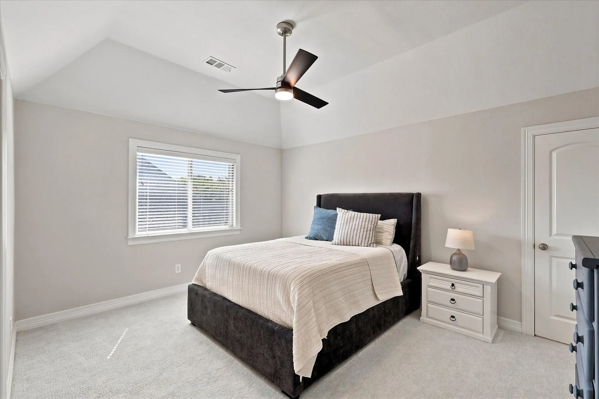 Single Family Residence For Sale in Tarrant County , 2308 Ember Woods Drive, Keller, Texas 76262, 4 Bedroom, 4 Bathroom, 3 Garage spaces, 4,682 Sqft, built in 2004, mls#21379995, Real Estate Agent in Keller, Homes For Sale in Tarrant county, Homes For Sale in Keller, Realtor in Keller Texas, Real Estate Brokerage Independent Realty Texas, Luminita Cordes Realtor