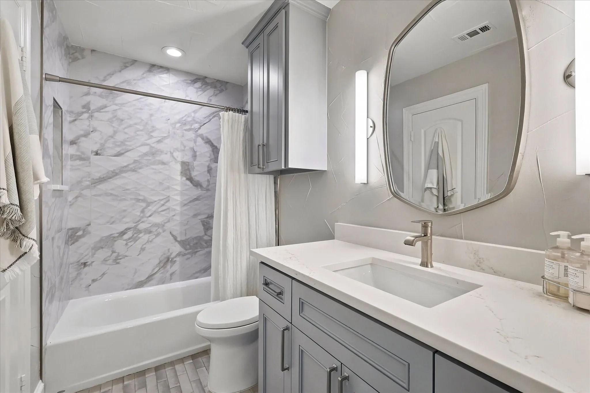 Single Family Residence For Sale in Tarrant County , 2308 Ember Woods Drive, Keller, Texas 76262, 4 Bedroom, 4 Bathroom, 3 Garage spaces, 4,682 Sqft, built in 2004, mls#21379995, Real Estate Agent in Keller, Homes For Sale in Tarrant county, Homes For Sale in Keller, Realtor in Keller Texas, Real Estate Brokerage Independent Realty Texas, Luminita Cordes Realtor