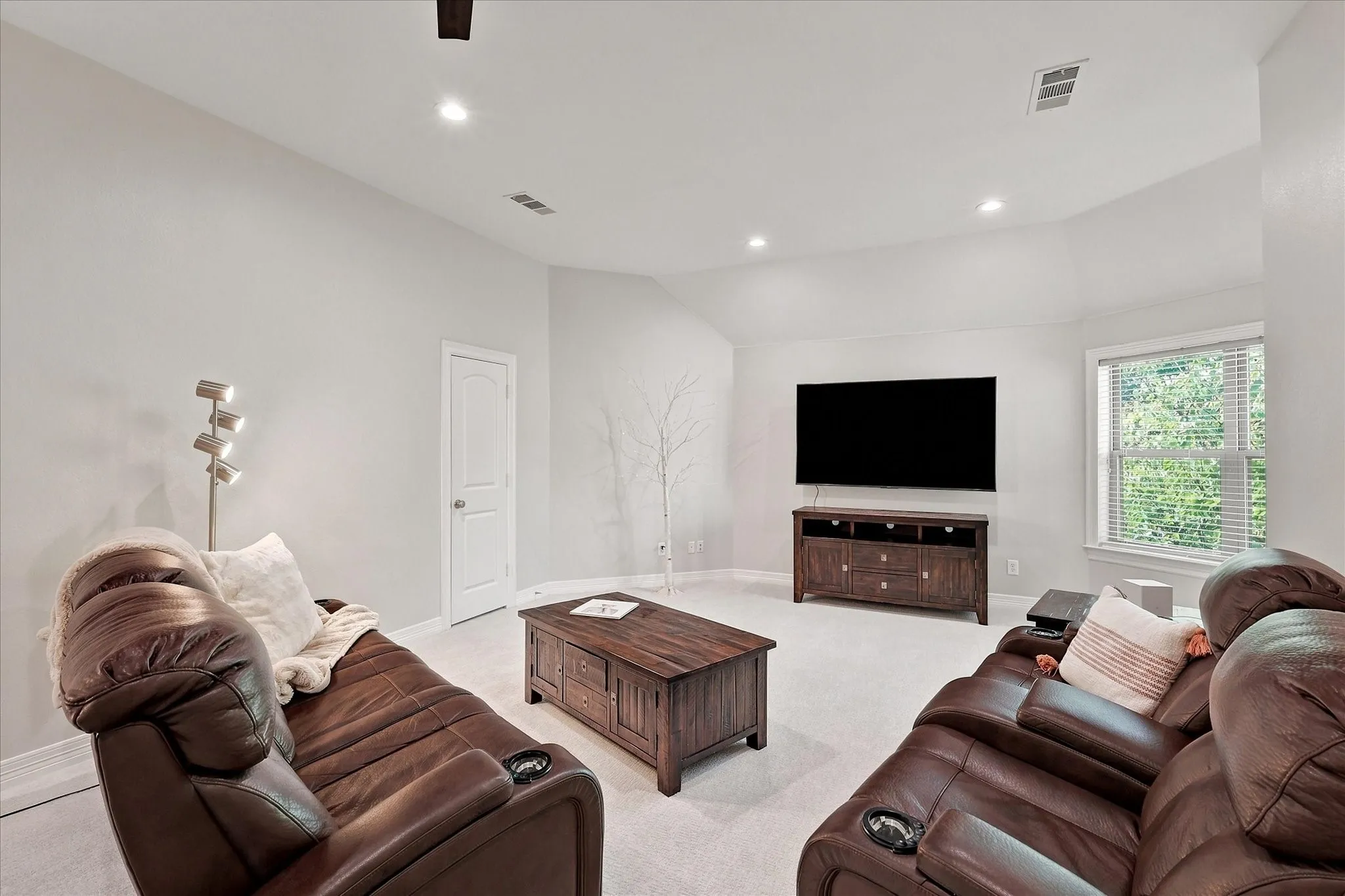 Single Family Residence For Sale in Tarrant County , 2308 Ember Woods Drive, Keller, Texas 76262, 4 Bedroom, 4 Bathroom, 3 Garage spaces, 4,682 Sqft, built in 2004, mls#21379995, Real Estate Agent in Keller, Homes For Sale in Tarrant county, Homes For Sale in Keller, Realtor in Keller Texas, Real Estate Brokerage Independent Realty Texas, Luminita Cordes Realtor