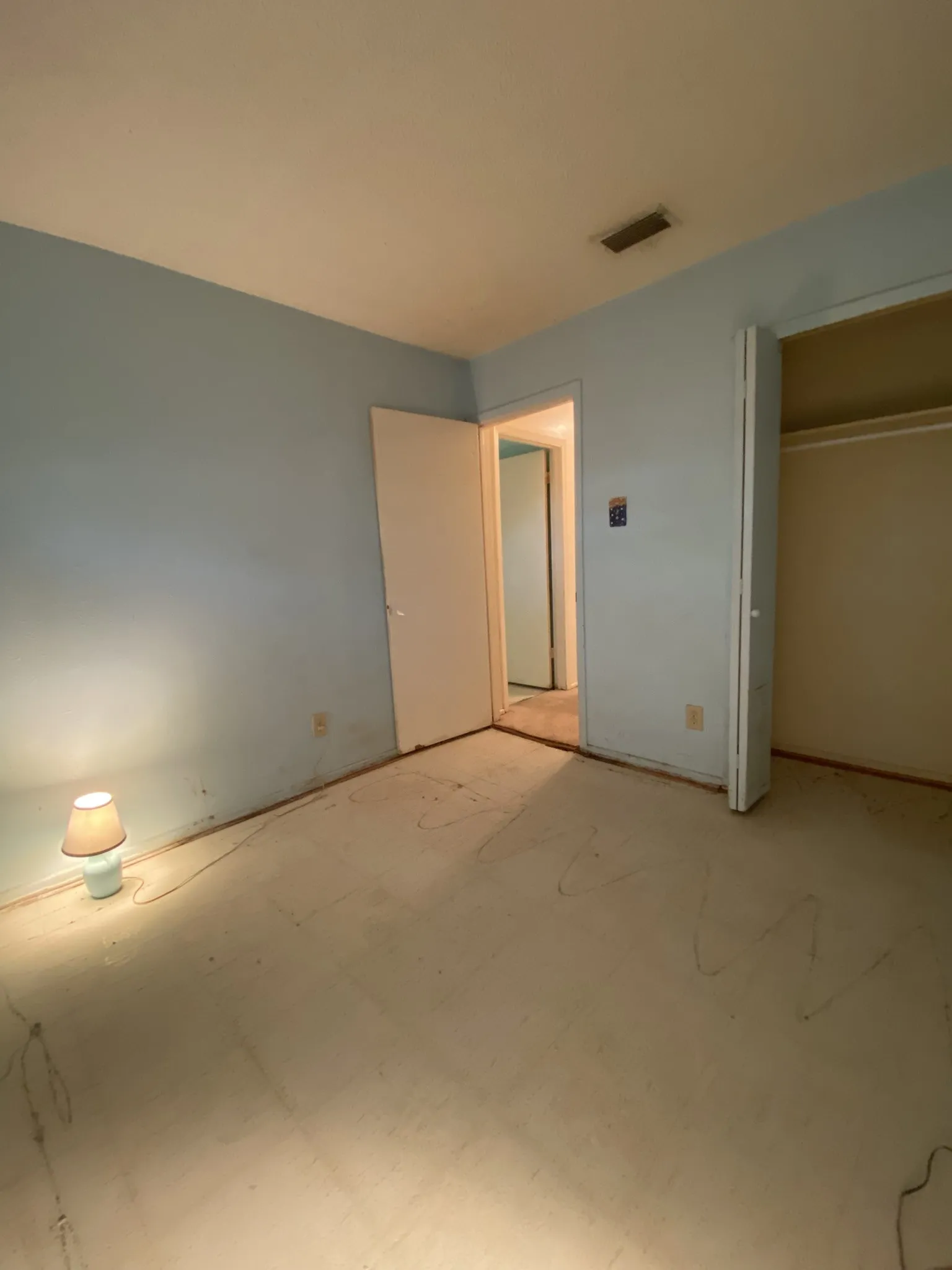 Single Family Residence For Sale in Denton County , 207 Centennial Drive, Lewisville, Texas 75067, 3 Bedroom, 2 Bathroom, 2 Garage spaces, 1,193 Sqft, built in 1970, mls#21382545, Real Estate Agent in Lewisville, Homes For Sale in Denton county, Homes For Sale in Lewisville, Realtor in Lewisville Texas, Real Estate Brokerage Independent Realty Texas, Luminita Cordes Realtor