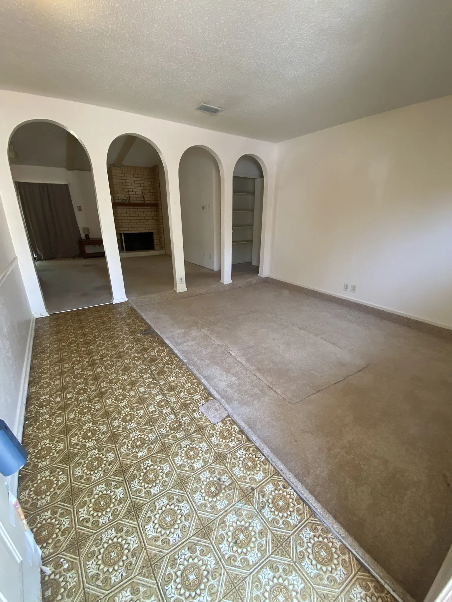 Single Family Residence For Sale in Denton County , 207 Centennial Drive, Lewisville, Texas 75067, 3 Bedroom, 2 Bathroom, 2 Garage spaces, 1,193 Sqft, built in 1970, mls#21382545, Real Estate Agent in Lewisville, Homes For Sale in Denton county, Homes For Sale in Lewisville, Realtor in Lewisville Texas, Real Estate Brokerage Independent Realty Texas, Luminita Cordes Realtor