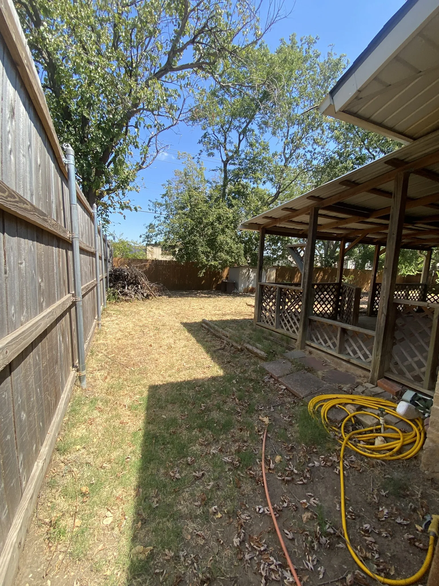 Single Family Residence For Sale in Denton County , 207 Centennial Drive, Lewisville, Texas 75067, 3 Bedroom, 2 Bathroom, 2 Garage spaces, 1,193 Sqft, built in 1970, mls#21382545, Real Estate Agent in Lewisville, Homes For Sale in Denton county, Homes For Sale in Lewisville, Realtor in Lewisville Texas, Real Estate Brokerage Independent Realty Texas, Luminita Cordes Realtor