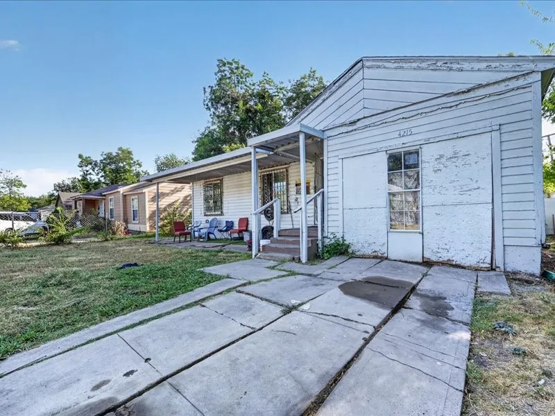 Single Family Residence For Sale in Dallas County , 4215 Cicero Street, Dallas, Texas 75216, 3 Bedroom, 1 Bathroom, 1 Garage spaces, 1,252 Sqft, built in 1950, mls#21382575, Real Estate Agent in Dallas, Homes For Sale in Dallas county, Homes For Sale in Dallas, Realtor in Dallas Texas, Real Estate Brokerage Independent Realty Texas, Luminita Cordes Realtor
