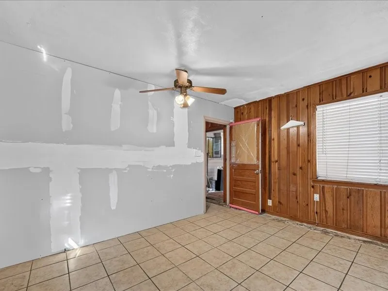 Single Family Residence For Sale in Dallas County , 4215 Cicero Street, Dallas, Texas 75216, 3 Bedroom, 1 Bathroom, 1 Garage spaces, 1,252 Sqft, built in 1950, mls#21382575, Real Estate Agent in Dallas, Homes For Sale in Dallas county, Homes For Sale in Dallas, Realtor in Dallas Texas, Real Estate Brokerage Independent Realty Texas, Luminita Cordes Realtor