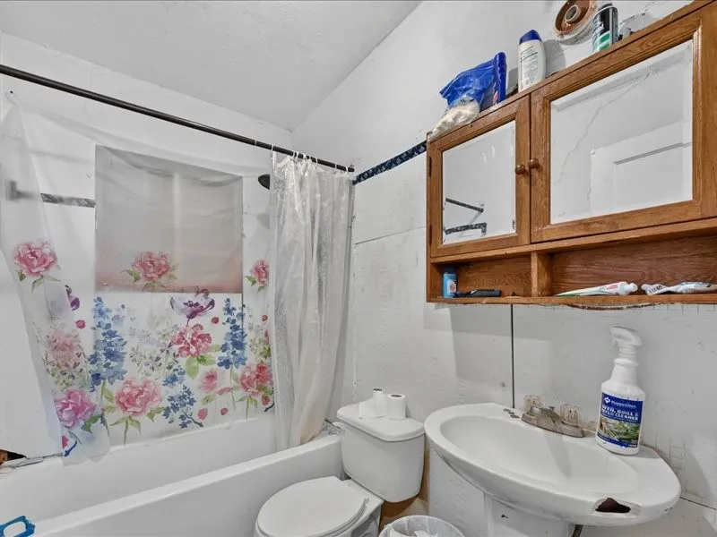 Single Family Residence For Sale in Dallas County , 4215 Cicero Street, Dallas, Texas 75216, 3 Bedroom, 1 Bathroom, 1 Garage spaces, 1,252 Sqft, built in 1950, mls#21382575, Real Estate Agent in Dallas, Homes For Sale in Dallas county, Homes For Sale in Dallas, Realtor in Dallas Texas, Real Estate Brokerage Independent Realty Texas, Luminita Cordes Realtor