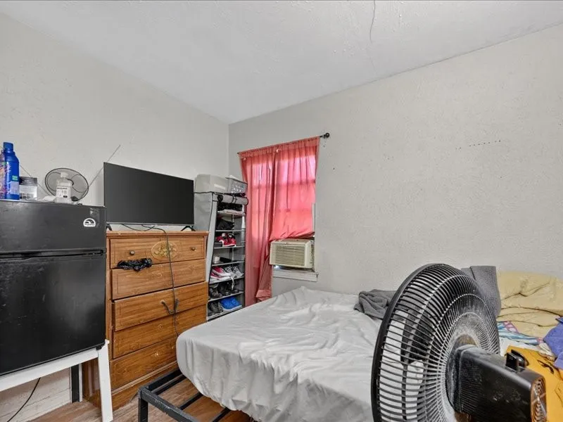 Single Family Residence For Sale in Dallas County , 4215 Cicero Street, Dallas, Texas 75216, 3 Bedroom, 1 Bathroom, 1 Garage spaces, 1,252 Sqft, built in 1950, mls#21382575, Real Estate Agent in Dallas, Homes For Sale in Dallas county, Homes For Sale in Dallas, Realtor in Dallas Texas, Real Estate Brokerage Independent Realty Texas, Luminita Cordes Realtor