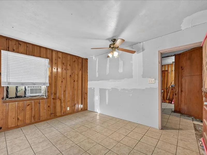 Single Family Residence For Sale in Dallas County , 4215 Cicero Street, Dallas, Texas 75216, 3 Bedroom, 1 Bathroom, 1 Garage spaces, 1,252 Sqft, built in 1950, mls#21382575, Real Estate Agent in Dallas, Homes For Sale in Dallas county, Homes For Sale in Dallas, Realtor in Dallas Texas, Real Estate Brokerage Independent Realty Texas, Luminita Cordes Realtor