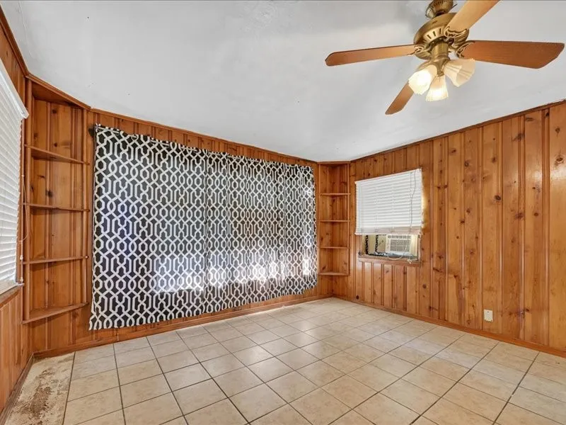 Single Family Residence For Sale in Dallas County , 4215 Cicero Street, Dallas, Texas 75216, 3 Bedroom, 1 Bathroom, 1 Garage spaces, 1,252 Sqft, built in 1950, mls#21382575, Real Estate Agent in Dallas, Homes For Sale in Dallas county, Homes For Sale in Dallas, Realtor in Dallas Texas, Real Estate Brokerage Independent Realty Texas, Luminita Cordes Realtor