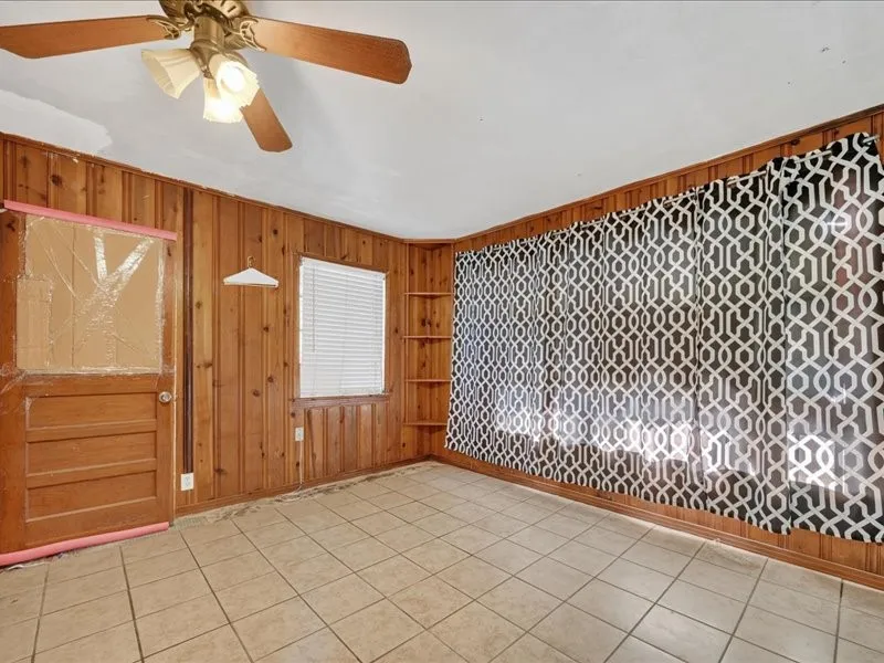 Single Family Residence For Sale in Dallas County , 4215 Cicero Street, Dallas, Texas 75216, 3 Bedroom, 1 Bathroom, 1 Garage spaces, 1,252 Sqft, built in 1950, mls#21382575, Real Estate Agent in Dallas, Homes For Sale in Dallas county, Homes For Sale in Dallas, Realtor in Dallas Texas, Real Estate Brokerage Independent Realty Texas, Luminita Cordes Realtor