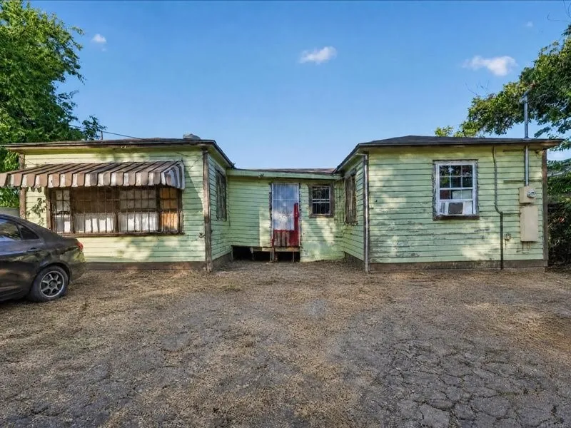 Single Family Residence For Sale in Dallas County , 4215 Cicero Street, Dallas, Texas 75216, 3 Bedroom, 1 Bathroom, 1 Garage spaces, 1,252 Sqft, built in 1950, mls#21382575, Real Estate Agent in Dallas, Homes For Sale in Dallas county, Homes For Sale in Dallas, Realtor in Dallas Texas, Real Estate Brokerage Independent Realty Texas, Luminita Cordes Realtor