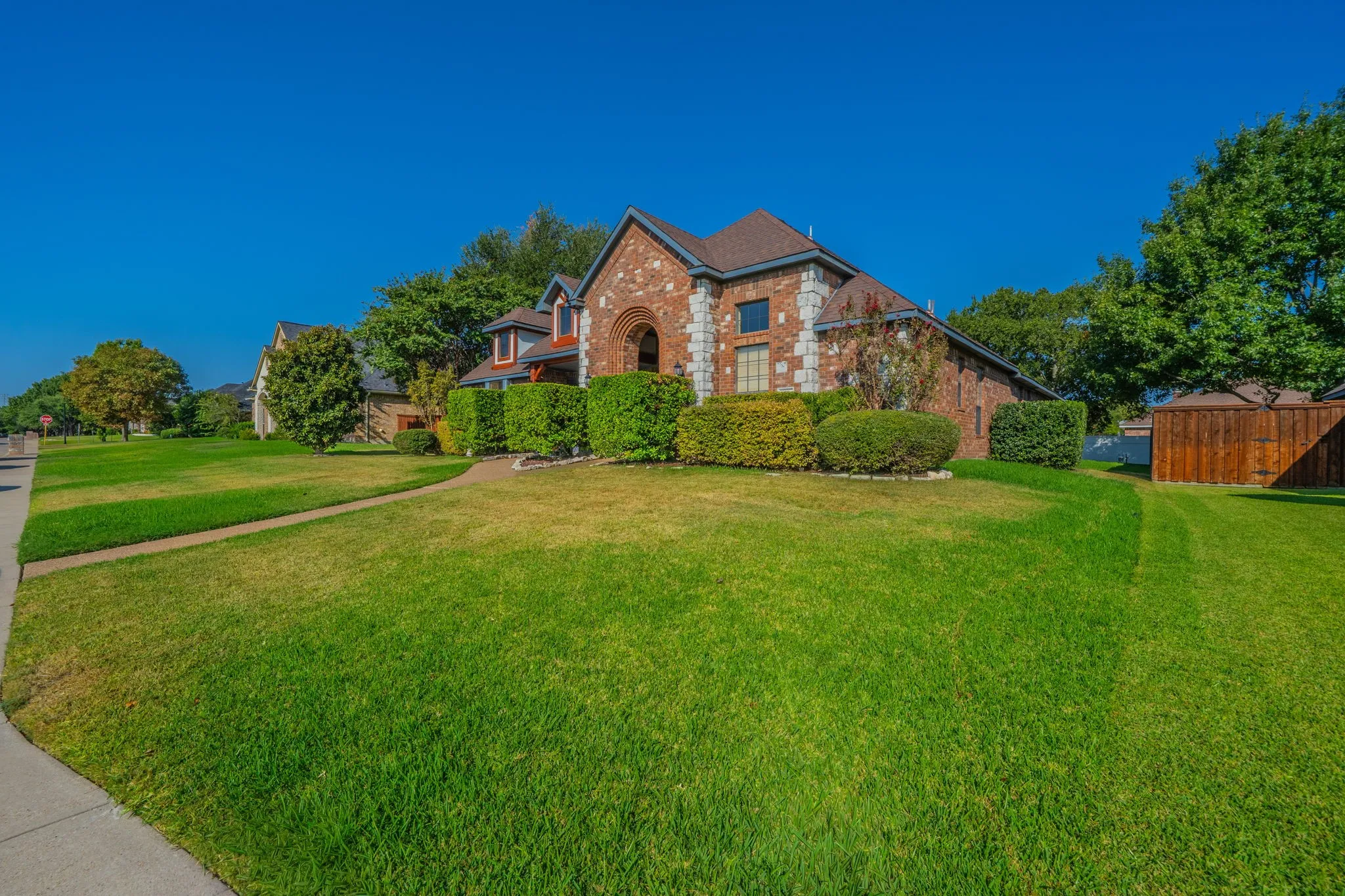 Single Family Residence For Sale in Dallas County , 1309 Heritage Hill Drive, De Soto, Texas 75115, 4 Bedroom, 3 Bathroom, 2 Garage spaces, 2,746 Sqft, built in 2001, mls#21375577, Real Estate Agent in De Soto, Homes For Sale in Dallas county, Homes For Sale in De Soto, Realtor in De Soto Texas, Real Estate Brokerage Independent Realty Texas, Luminita Cordes Realtor