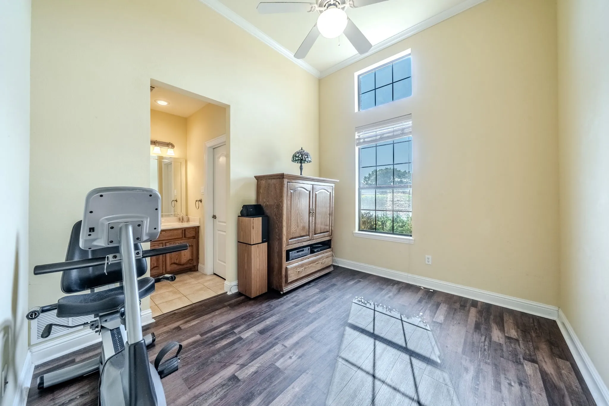 Single Family Residence For Sale in Dallas County , 1309 Heritage Hill Drive, De Soto, Texas 75115, 4 Bedroom, 3 Bathroom, 2 Garage spaces, 2,746 Sqft, built in 2001, mls#21375577, Real Estate Agent in De Soto, Homes For Sale in Dallas county, Homes For Sale in De Soto, Realtor in De Soto Texas, Real Estate Brokerage Independent Realty Texas, Luminita Cordes Realtor