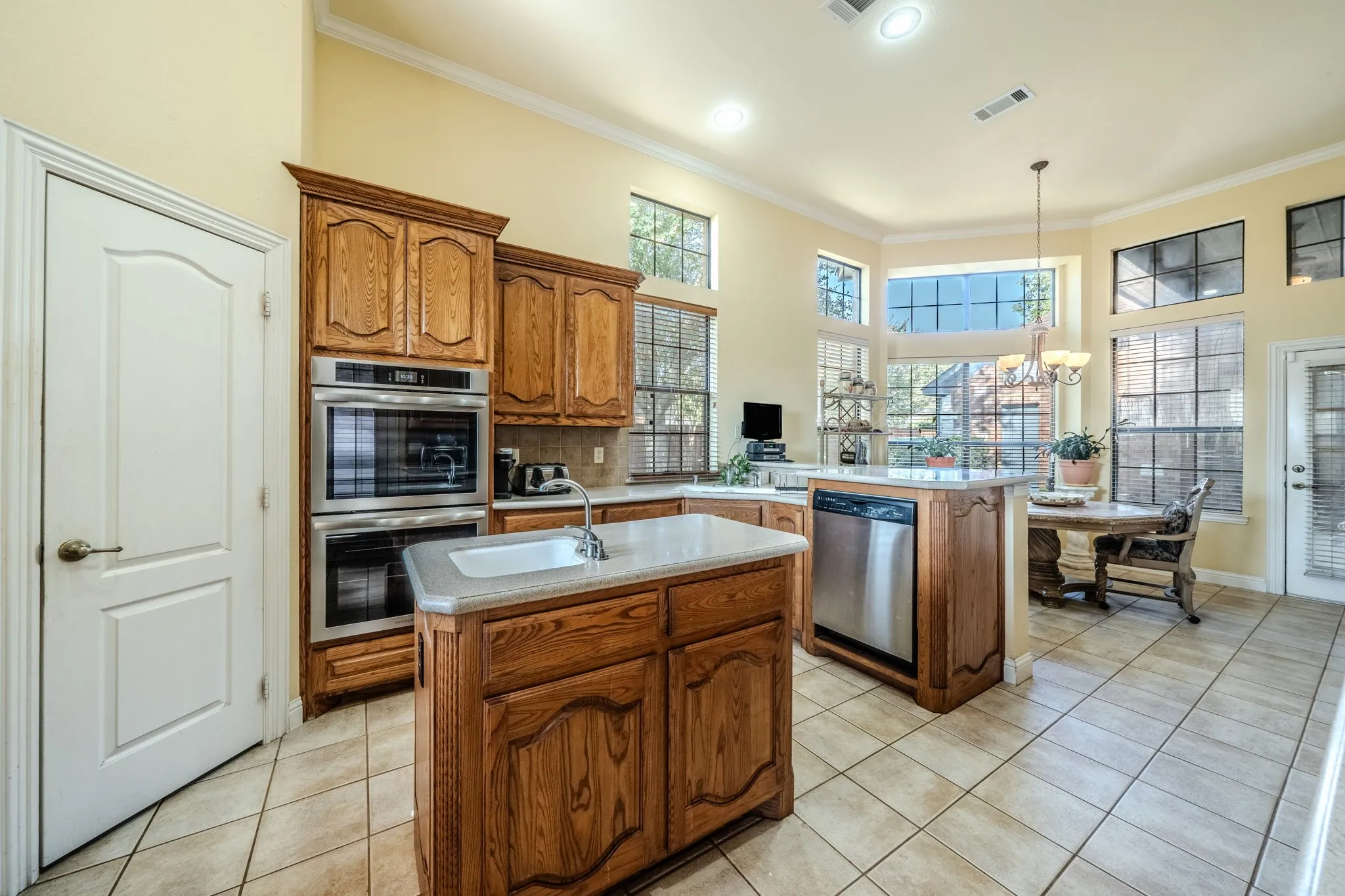 Single Family Residence For Sale in Dallas County , 1309 Heritage Hill Drive, De Soto, Texas 75115, 4 Bedroom, 3 Bathroom, 2 Garage spaces, 2,746 Sqft, built in 2001, mls#21375577, Real Estate Agent in De Soto, Homes For Sale in Dallas county, Homes For Sale in De Soto, Realtor in De Soto Texas, Real Estate Brokerage Independent Realty Texas, Luminita Cordes Realtor